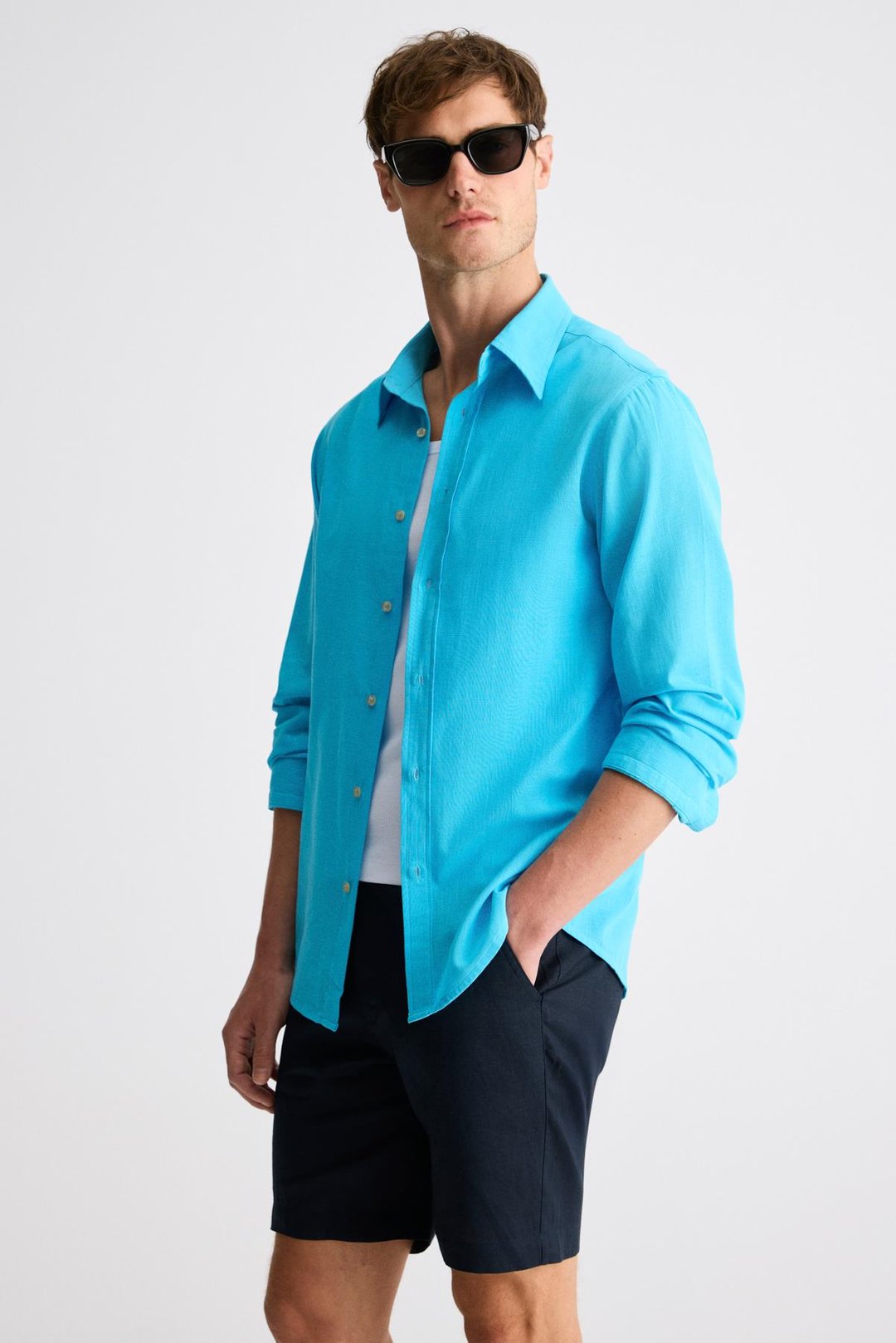 PERTTU Erkek %100 Pamuk Slim Fit Dar Kesim Düğmeli Yaka Keten Görünümlü Flamlı Turkuaz Gömlek