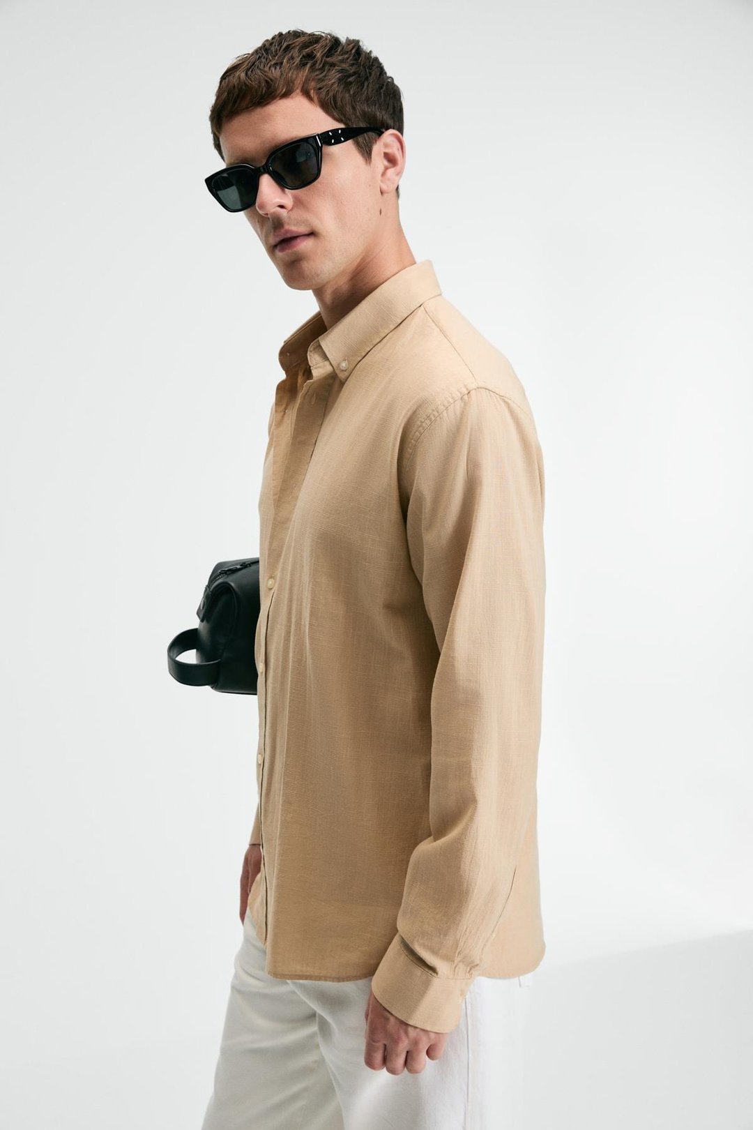 PERTTU Erkek %100 Pamuk Slim Fit Dar Kesim Düğmeli Yaka Keten Görünümlü Flamlı Bej Gömlek