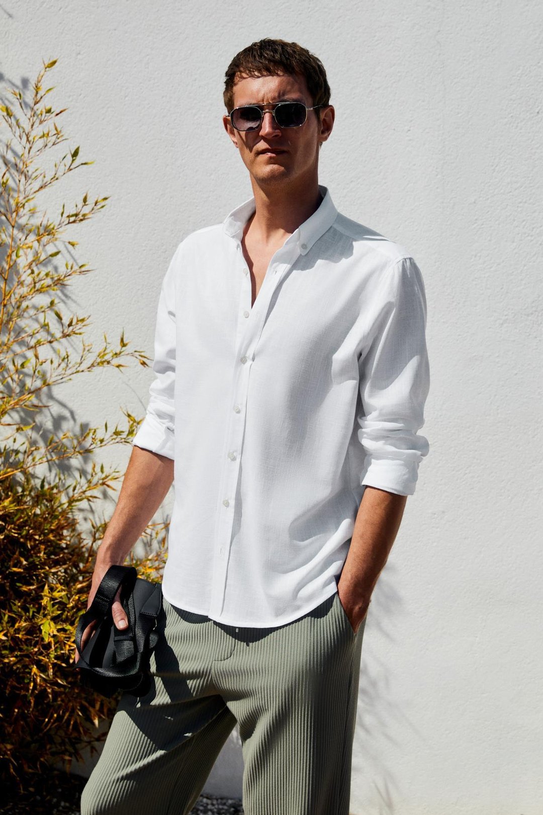 PERTTU Erkek %100 Pamuk Slim Fit Dar Kesim Düğmeli Yaka Keten Görünümlü Flamlı Beyaz Gömlek