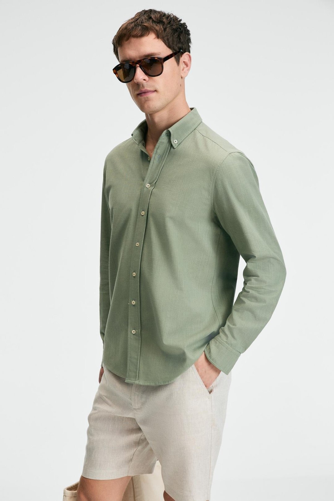 PERTTU Erkek %100 Pamuk Slim Fit Dar Kesim Düğmeli Yaka Keten Görünümlü Flamlı Haki Gömlek