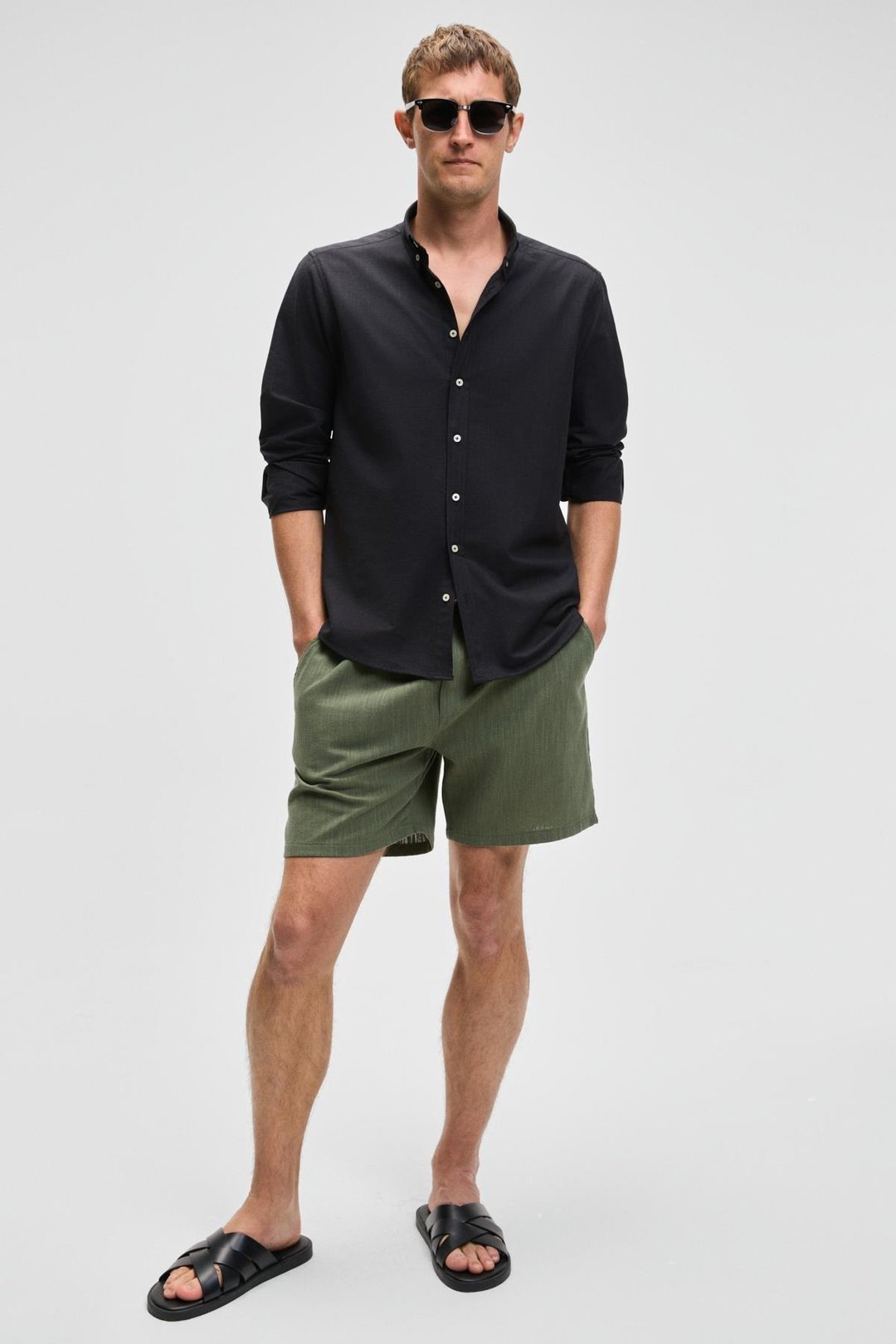 PERTTU Erkek %100 Pamuk Slim Fit Dar Kesim Düğmeli Yaka Keten Görünümlü Flamlı Siyah Gömlek