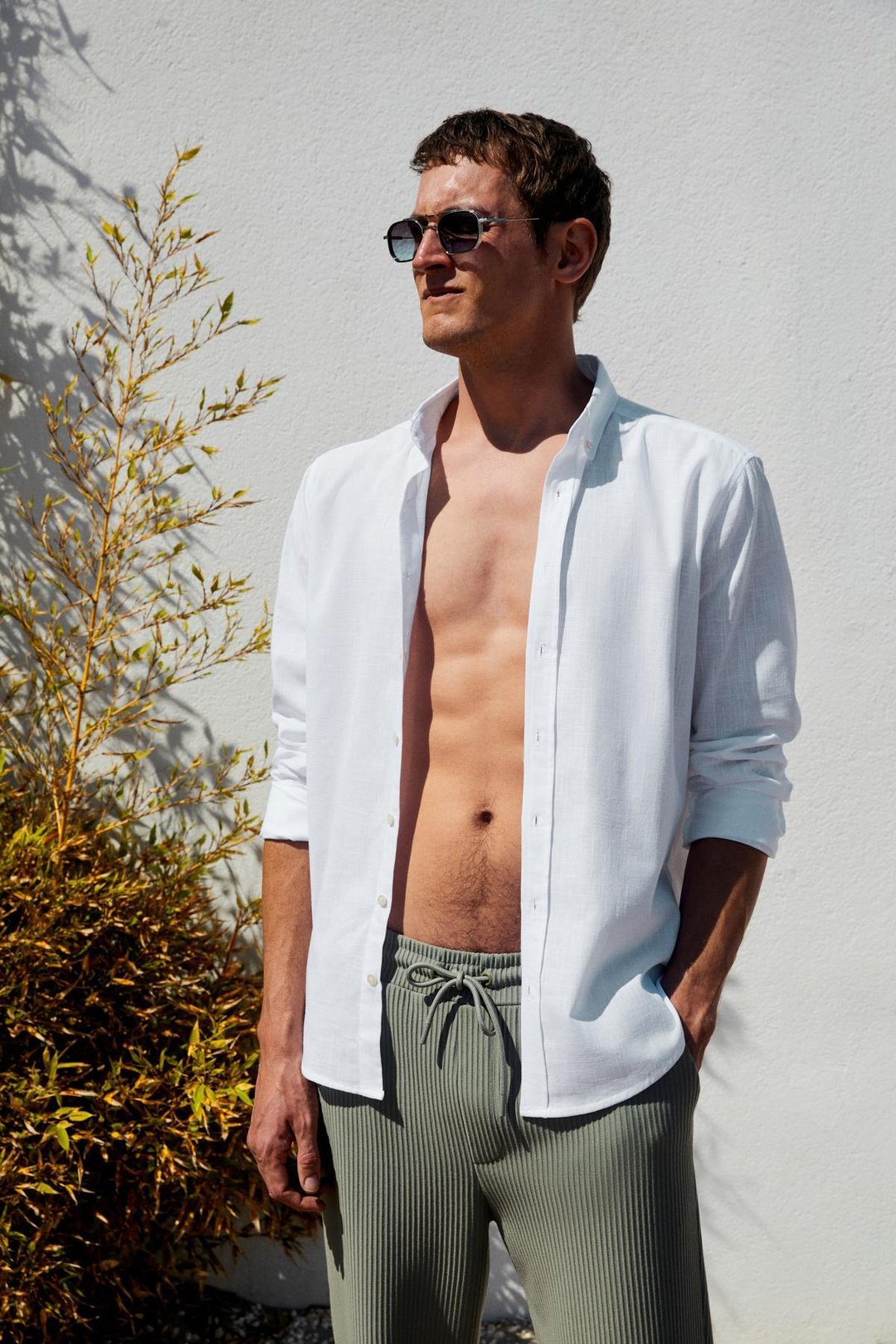 PERTTU Erkek %100 Pamuk Slim Fit Dar Kesim Düğmeli Yaka Keten Görünümlü Flamlı Beyaz Gömlek