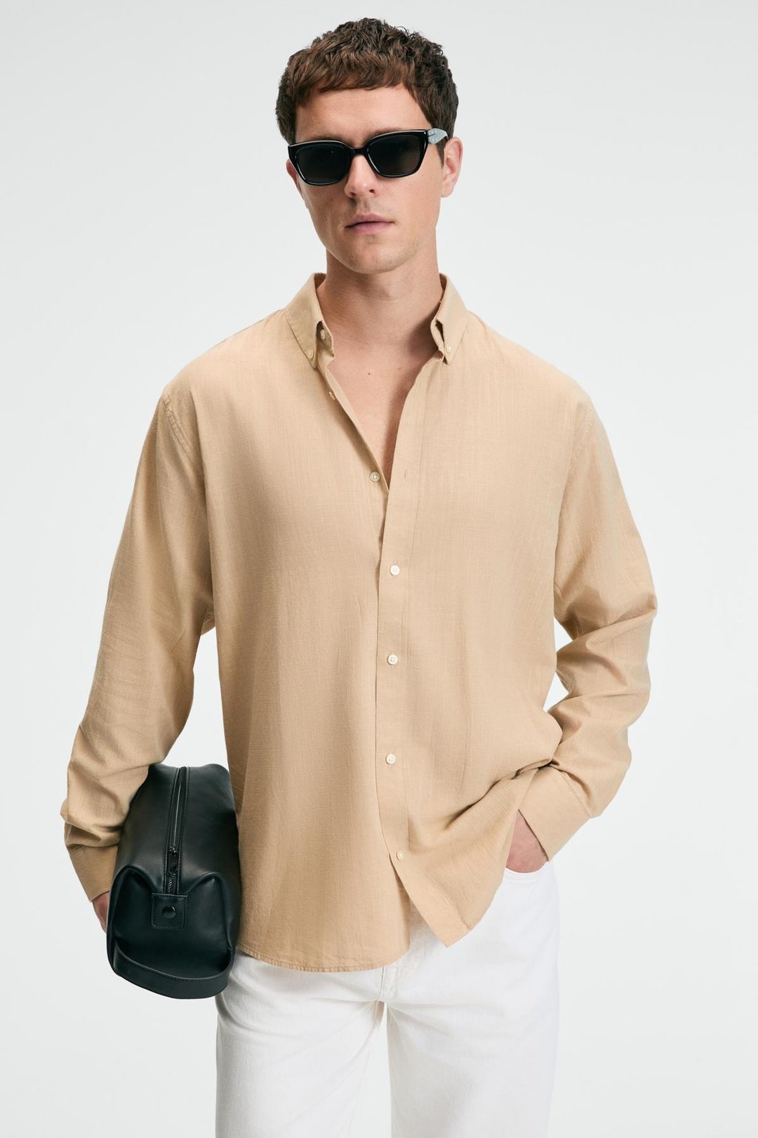 PERTTU Erkek %100 Pamuk Slim Fit Dar Kesim Düğmeli Yaka Keten Görünümlü Flamlı Bej Gömlek