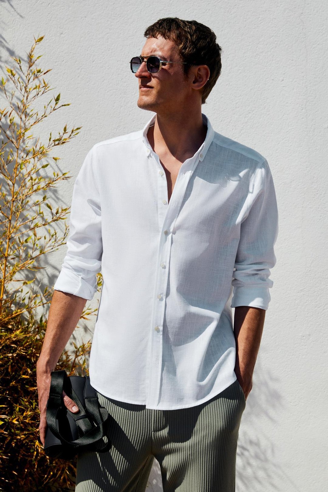 PERTTU Erkek %100 Pamuk Slim Fit Dar Kesim Düğmeli Yaka Keten Görünümlü Flamlı Beyaz Gömlek