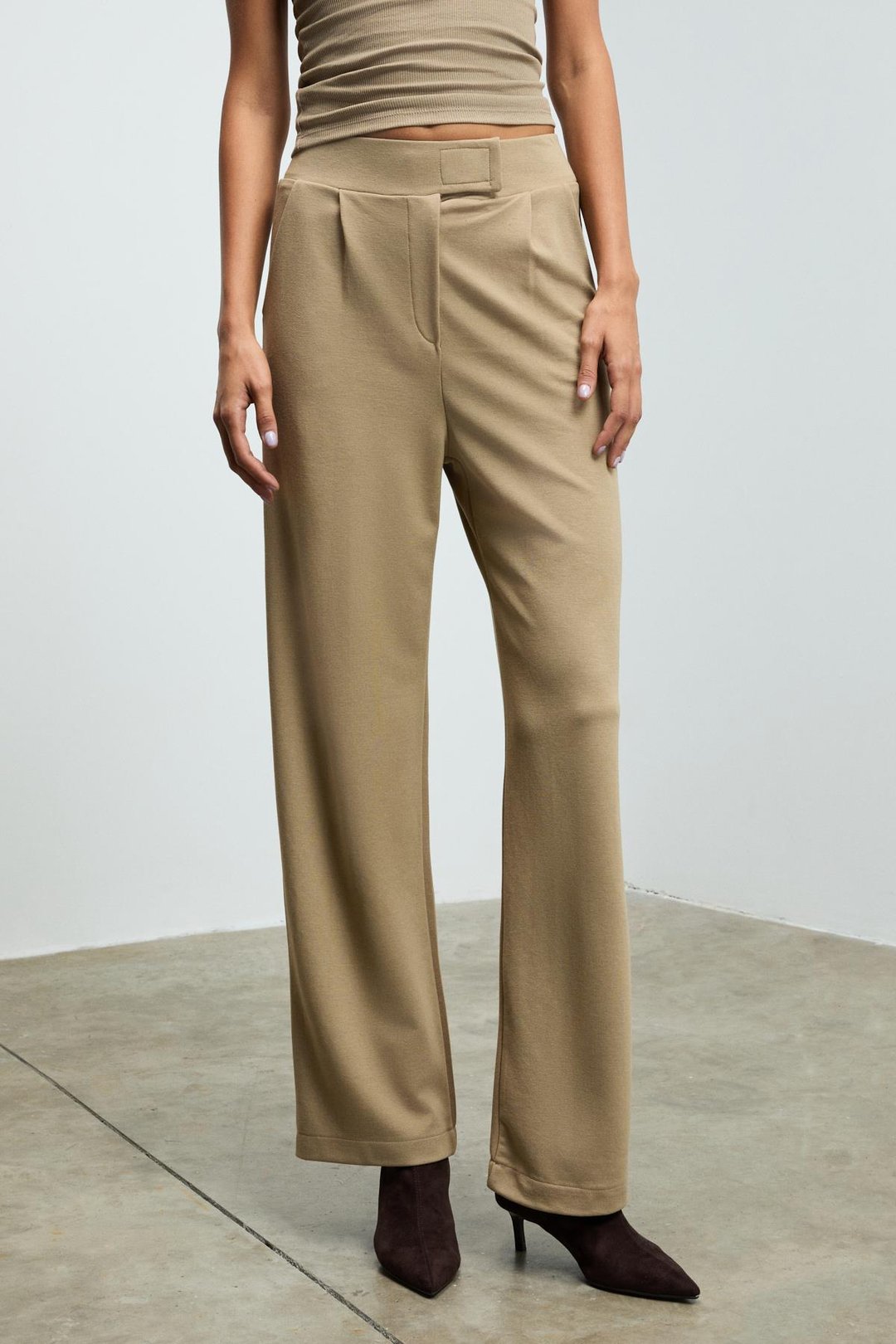 PHALIERA Kadın Esnek Kumaşlı Rahat Kalıp Cırt Kapamalı Bej Pantolon
