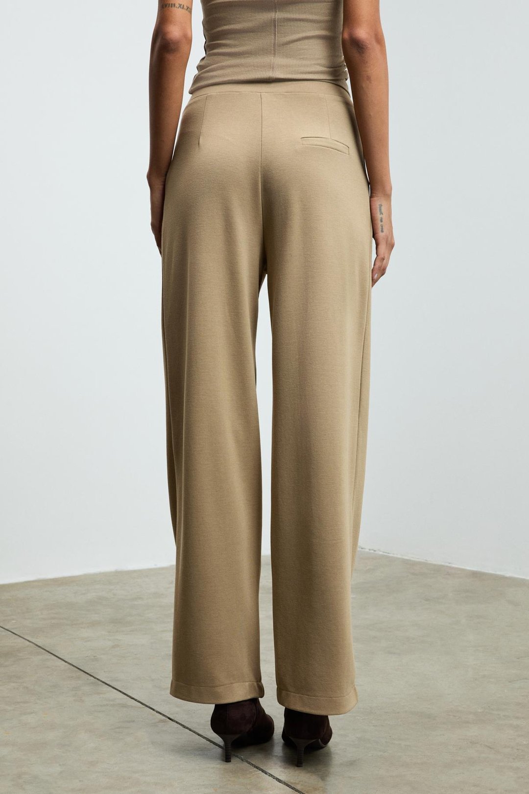 PHALIERA Kadın Esnek Kumaşlı Rahat Kalıp Cırt Kapamalı Bej Pantolon