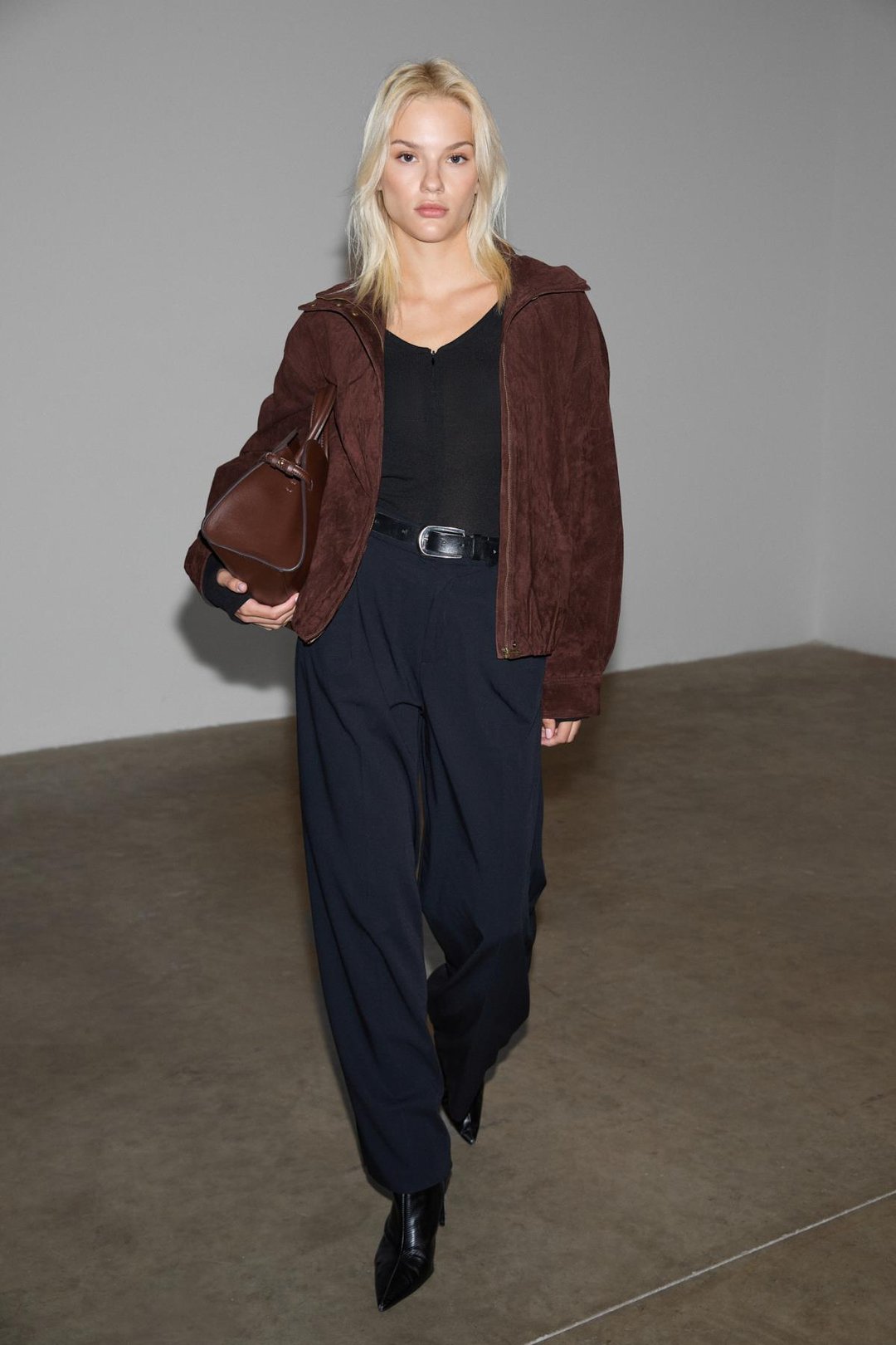 POLUNEA Kadın V Yakalı Önü Fermuar Kapamalı Vücuda Oturan Slim Fit Siyah Bluz