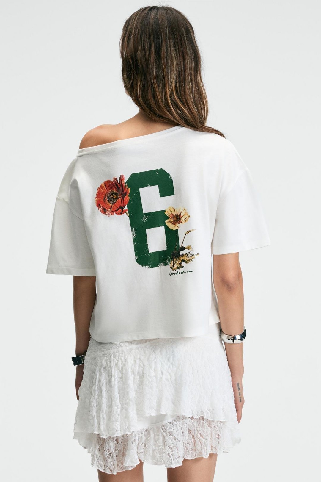 QALY Kadın Kayık Yaka Tek Omuz Kısa Kol Ön Ve Arka Baskı Detaylı Relaxed Ekru T-Shirt