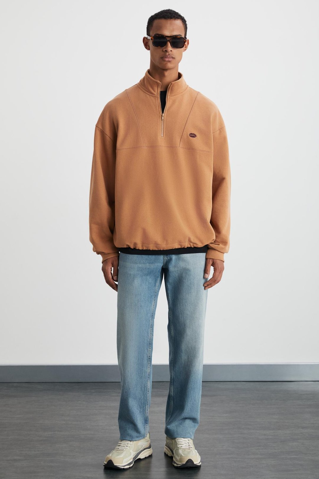 RADIANT Erkek %100 Organik Pamuk Nakış Detaylı Yarım Fermuarlı Dik Yakalı Kahverengi Sweatshirt