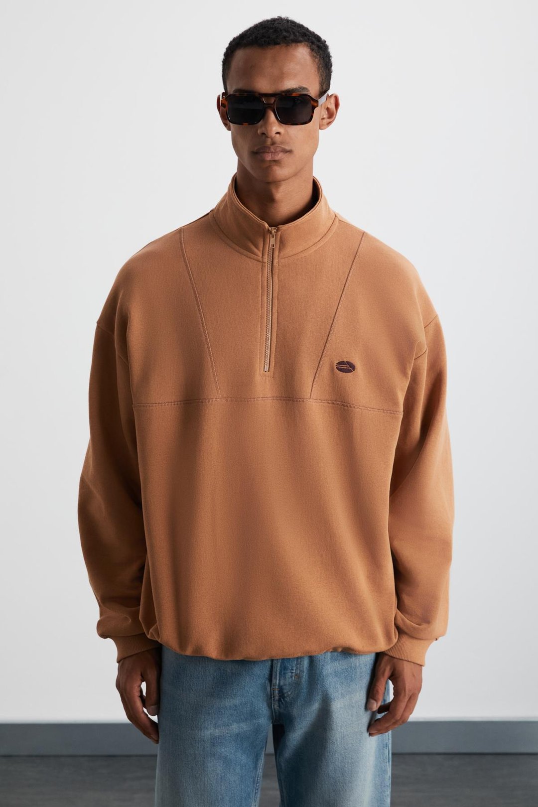 RADIANT Erkek %100 Organik Pamuk Nakış Detaylı Yarım Fermuarlı Dik Yakalı Kahverengi Sweatshirt