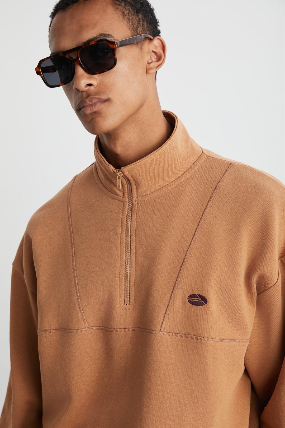 RADIANT Erkek %100 Organik Pamuk Nakış Detaylı Yarım Fermuarlı Dik Yakalı Kahverengi Sweatshirt