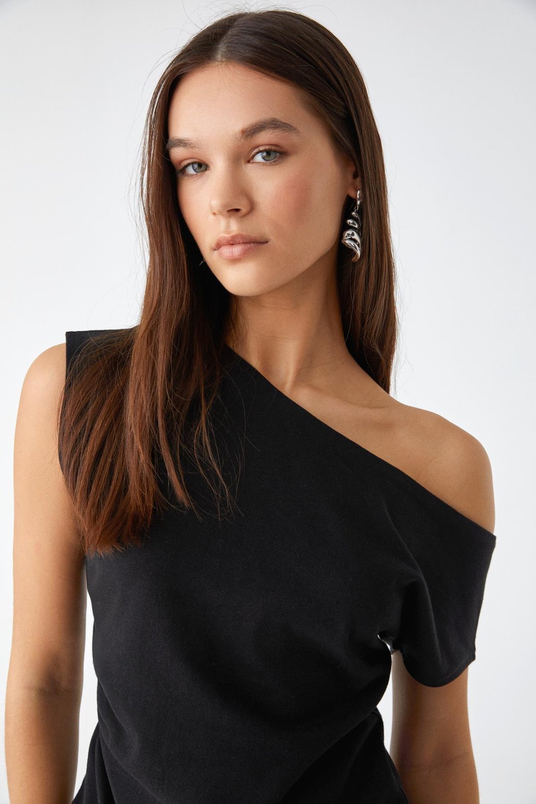 REHINGA Kadın Asimetrik Yaka Regular Kısa Kol Siyah T-Shirt