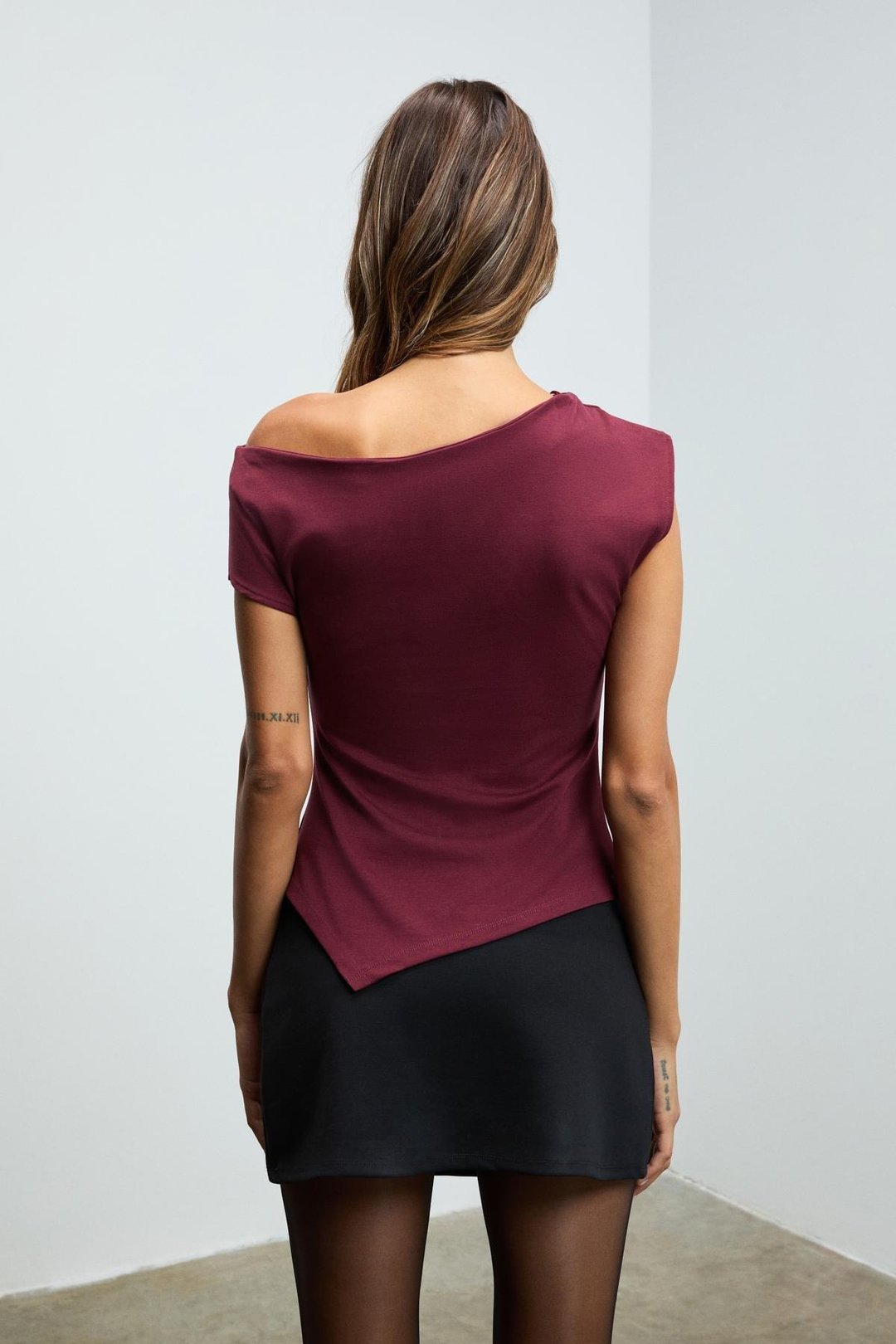 REHINGA Kadın Asimetrik Yaka Regular Kısa Kol Bordo Bluz