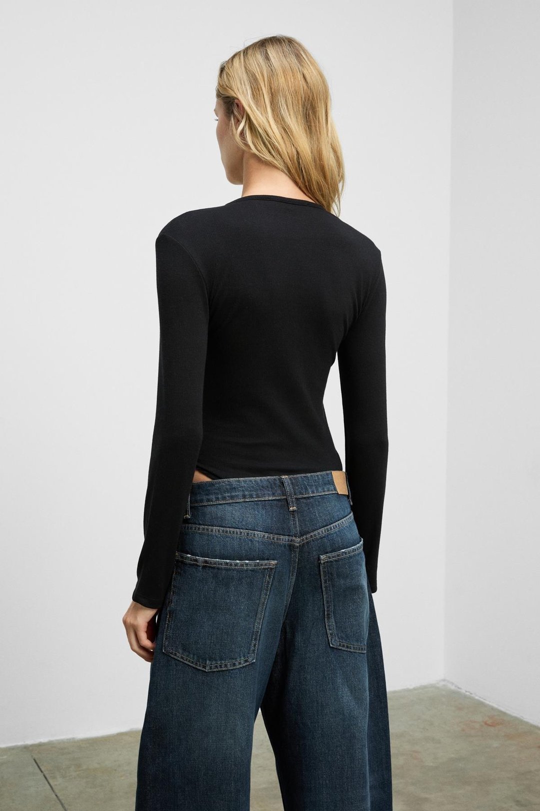 RENAVE Kadın Uzun Kollu Esnek Kumaşlı Düğme Ve Çıtçıt Detaylı Siyah Bluz