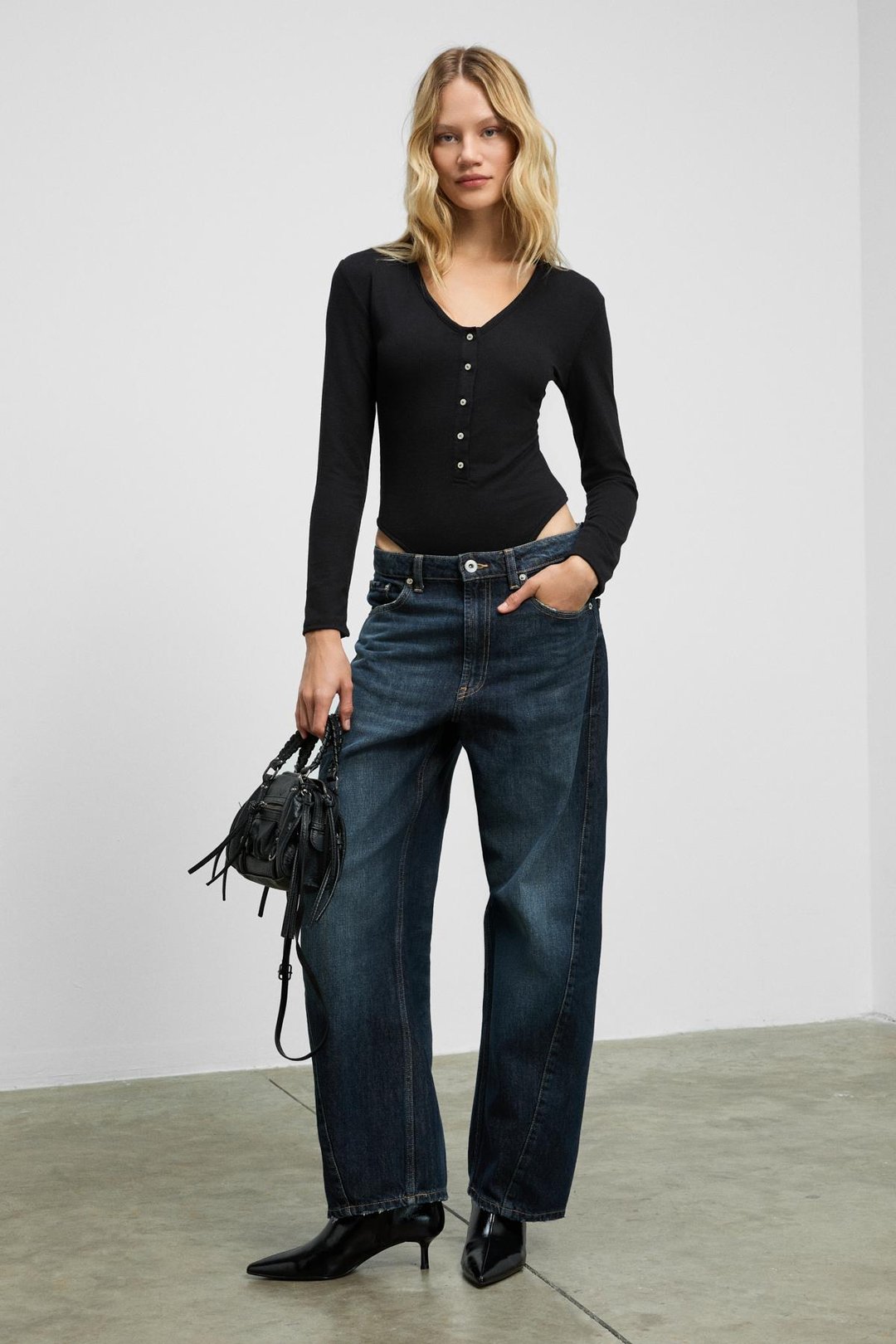 RENAVE Kadın Uzun Kollu Esnek Kumaşlı Düğme Ve Çıtçıt Detaylı Siyah Bluz