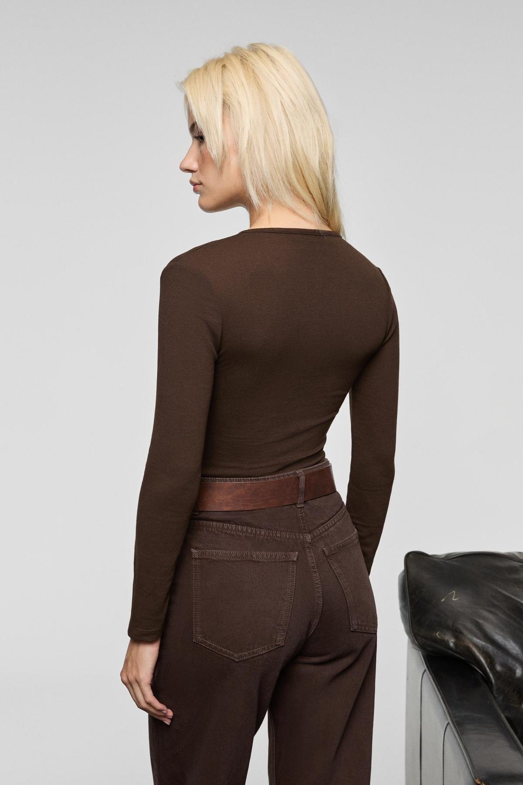 RENAVE Kadın Uzun Kollu Esnek Kumaşlı Düğme Ve Çıtçıt Detaylı Koyu Kahverengi Bluz