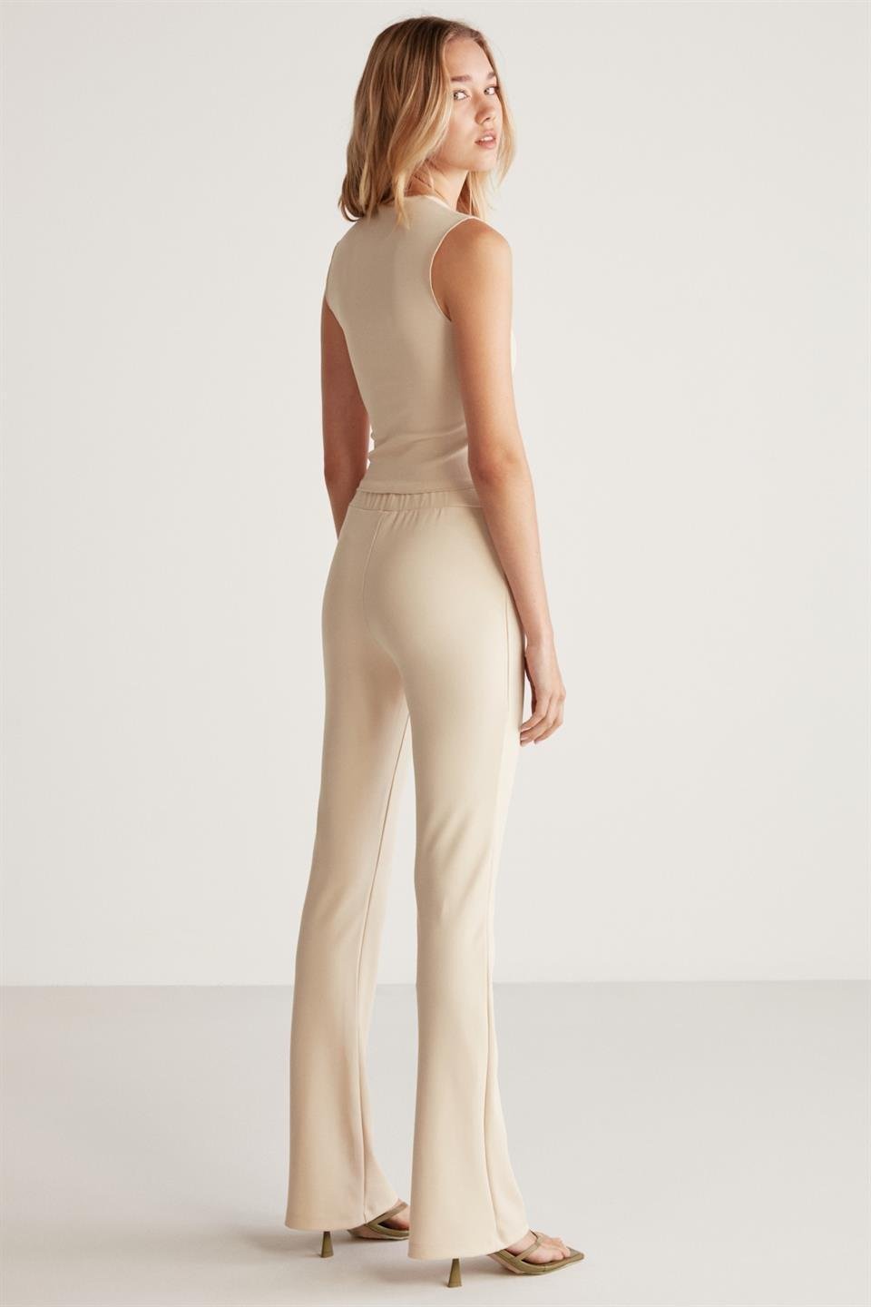 REYNA Kadın Krep Esnek Örme Kumaşlı Kare Yaka Dikişleri Açık Taş Rengi Bluz