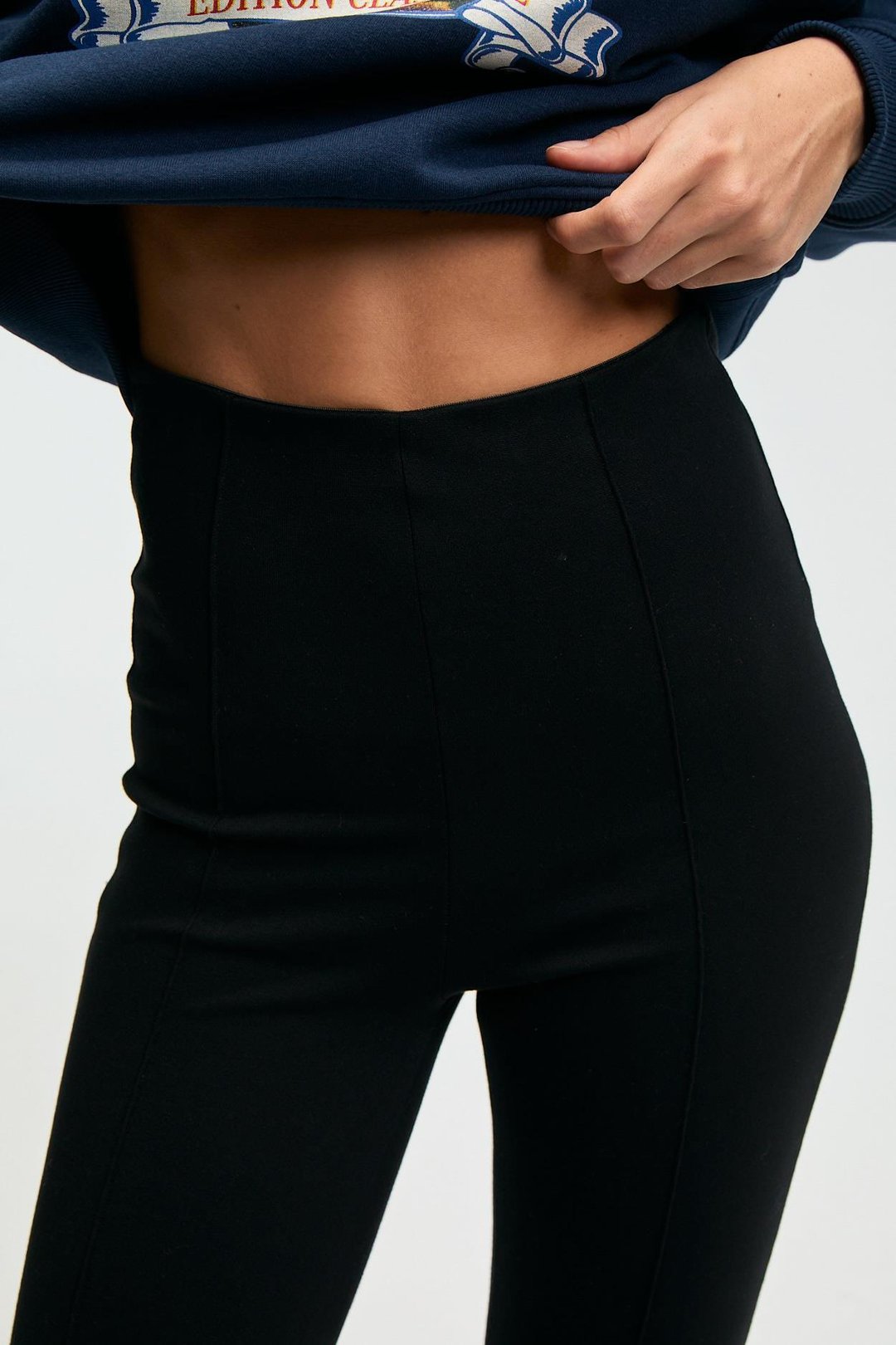 RYSANNE Kadın Esnek Kumaşlı Slim Fit Paçası Lastik Detaylı Siyah Pantolon