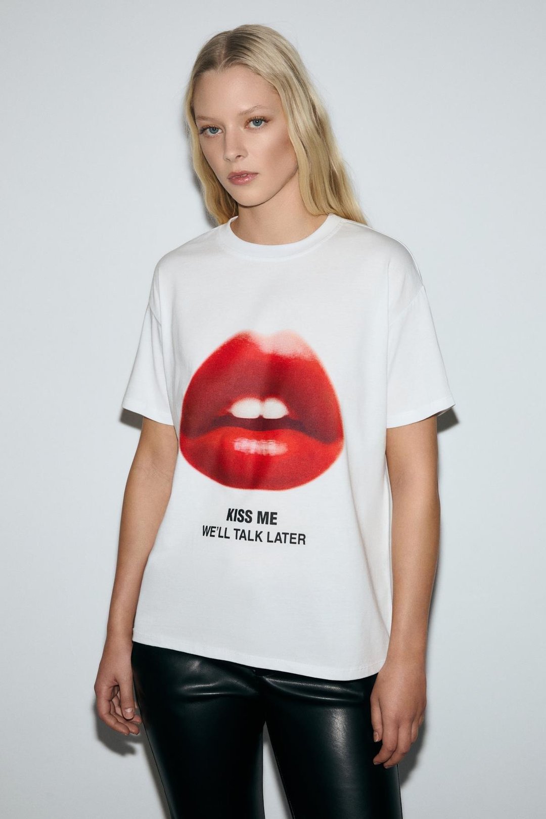 SALENNA Kadın Yumuşak Kumaşlı Baskı Detaylı Regular Fit Beyaz T-Shirt