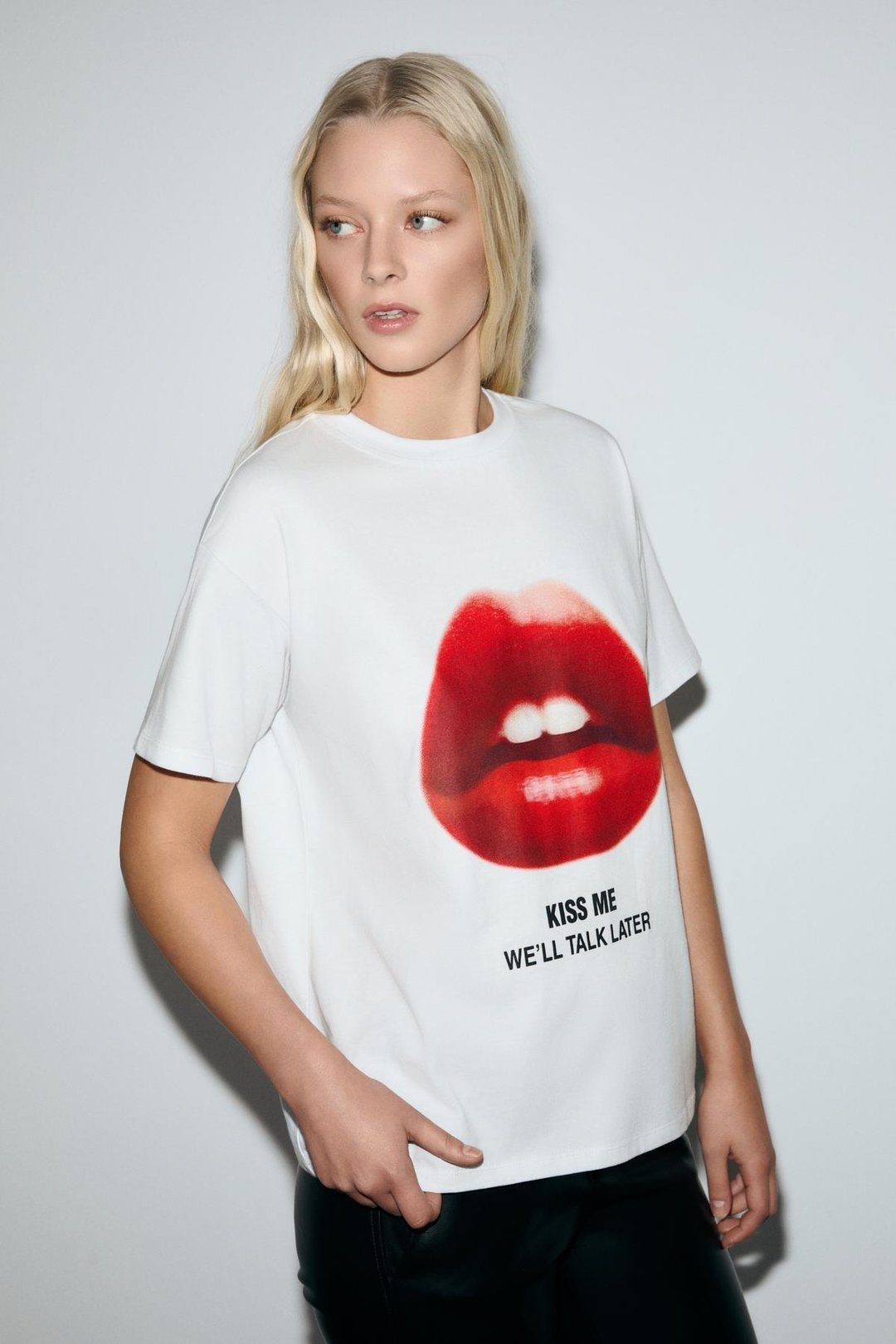 SALENNA Kadın Yumuşak Kumaşlı Baskı Detaylı Regular Fit Beyaz T-Shirt