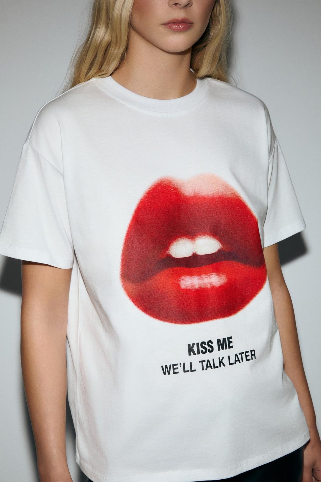 SALENNA Kadın Yumuşak Kumaşlı Baskı Detaylı Regular Fit Beyaz T-Shirt