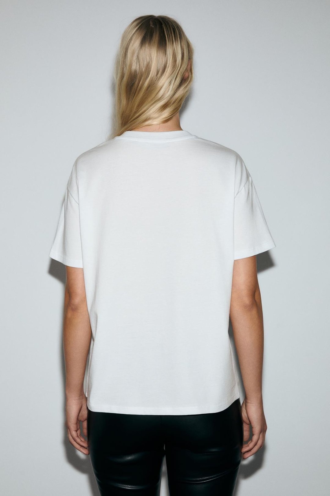 SALENNA Kadın Yumuşak Kumaşlı Baskı Detaylı Regular Fit Beyaz T-Shirt