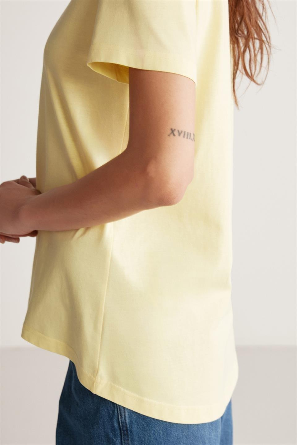 SAMANTHA Kadın Comfort Fit %100 Organik Pamuklu Basic Örme Açık Sarı T-Shirt