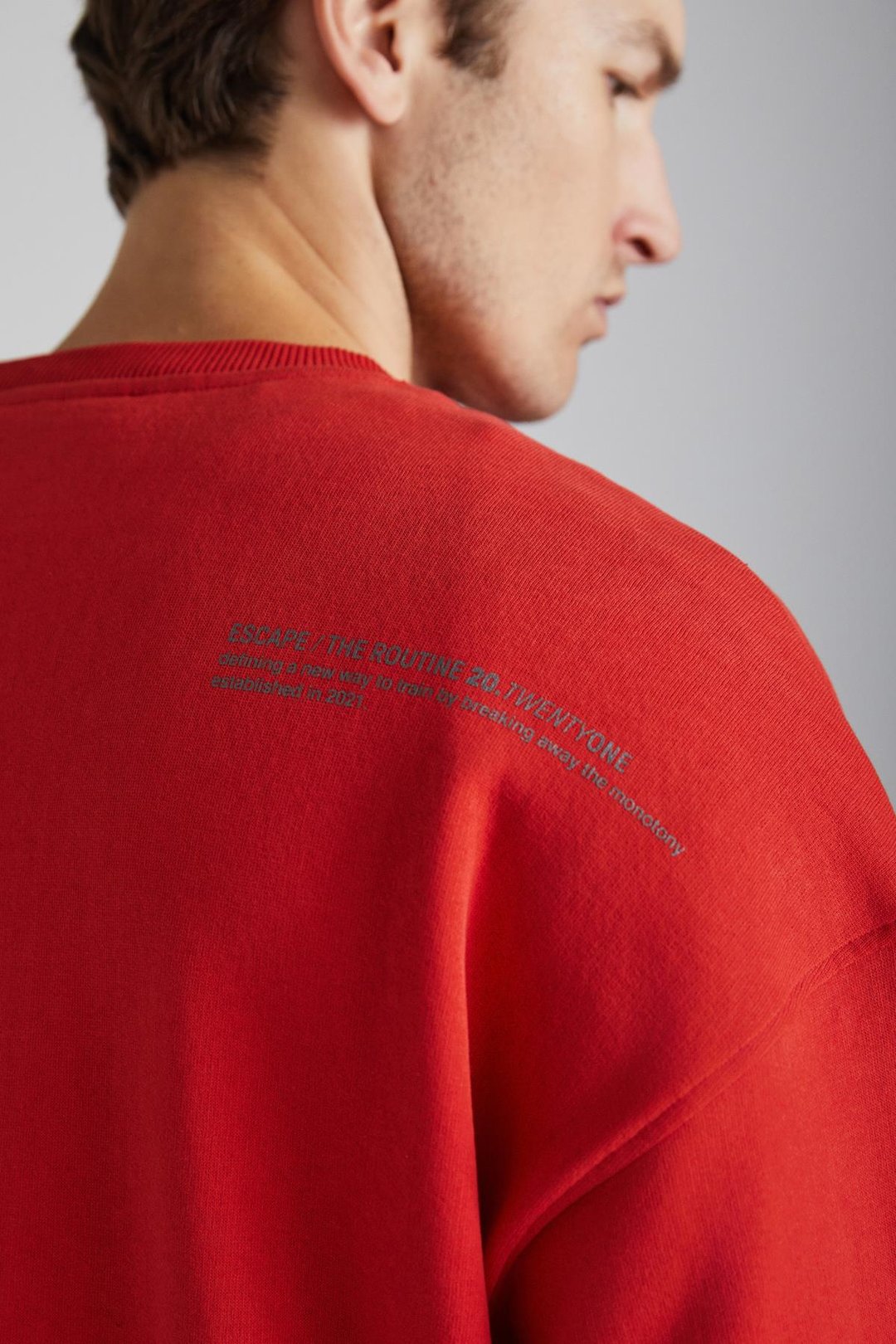 SANTIAGOS Erkek Kangruru Cepli Fermuar Detaylı Arkası Yazı Baskılı Kırmızı Sweatshirt