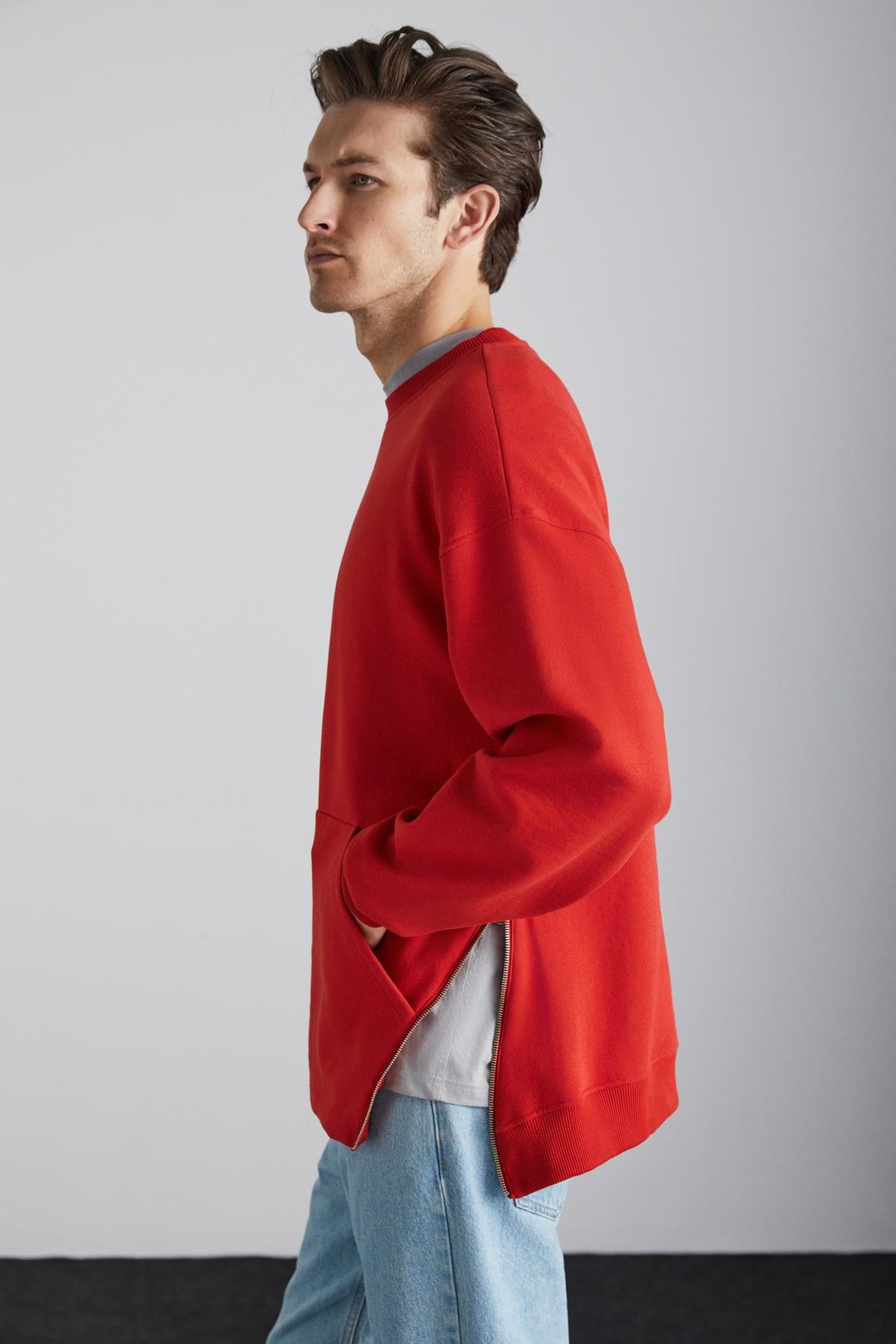 SANTIAGOS Erkek Kangruru Cepli Fermuar Detaylı Arkası Yazı Baskılı Kırmızı Sweatshirt