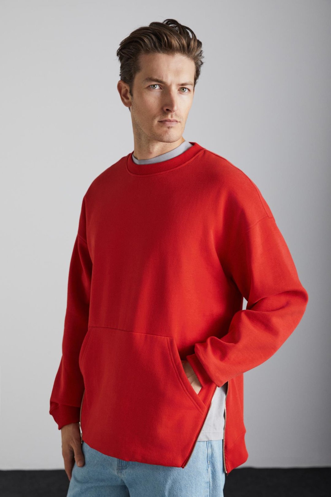 SANTIAGOS Erkek Kangruru Cepli Fermuar Detaylı Arkası Yazı Baskılı Kırmızı Sweatshirt