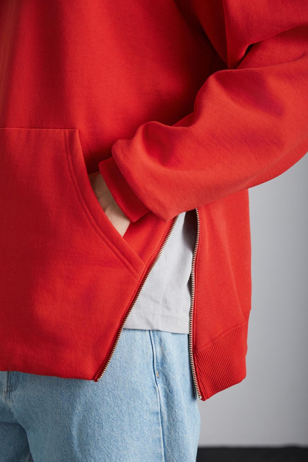 SANTIAGOS Erkek Kangruru Cepli Fermuar Detaylı Arkası Yazı Baskılı Kırmızı Sweatshirt