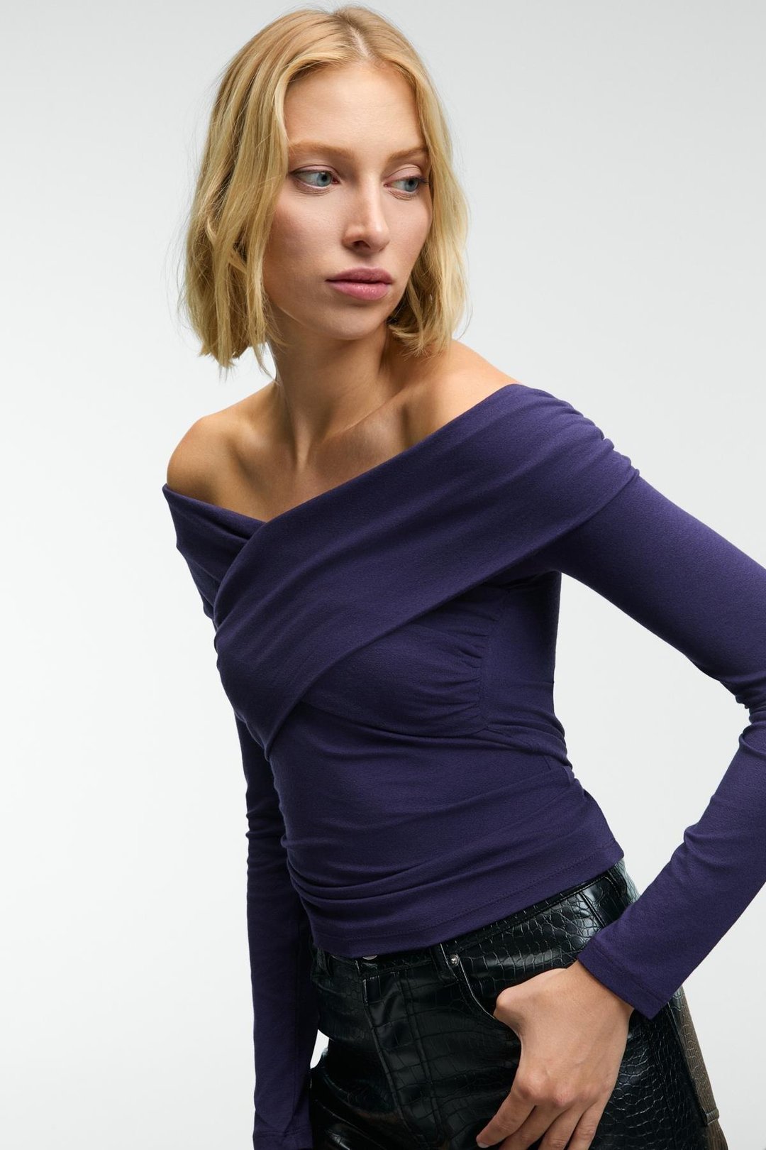 SELUNETTE Kadın Asimetrik Yakalı Omuzu Açık Esnek Kumaşlı Vücudu Saran Slim Fit Mor Bluz