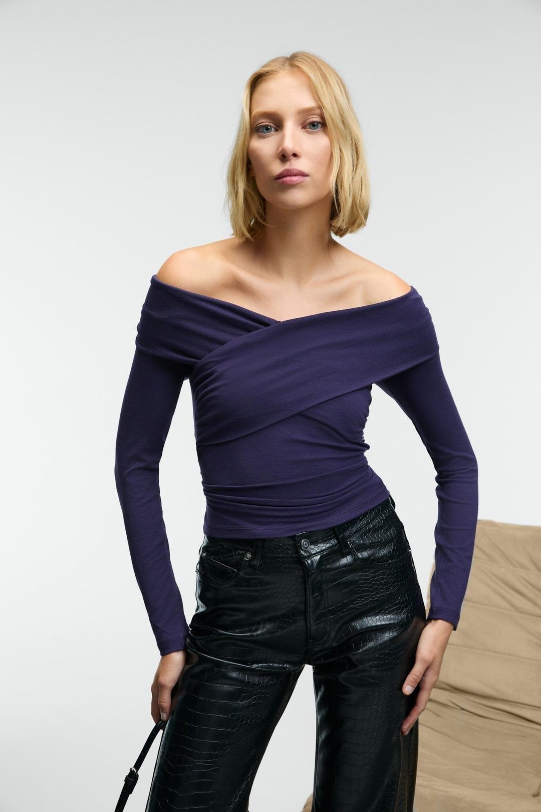 SELUNETTE Kadın Asimetrik Yakalı Omuzu Açık Esnek Kumaşlı Vücudu Saran Slim Fit Mor Bluz