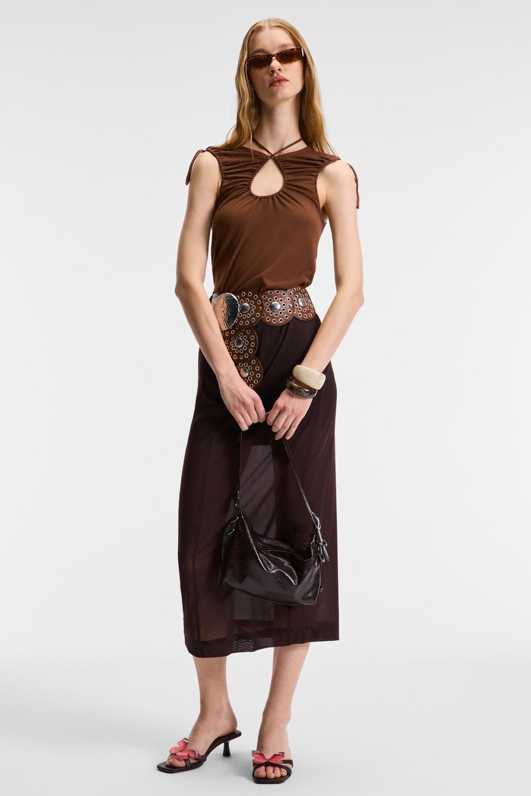 SERALYA Kadın Kolsuz Pencere Yaka Kolevi Büzgü Slim Kahverengi Bluz