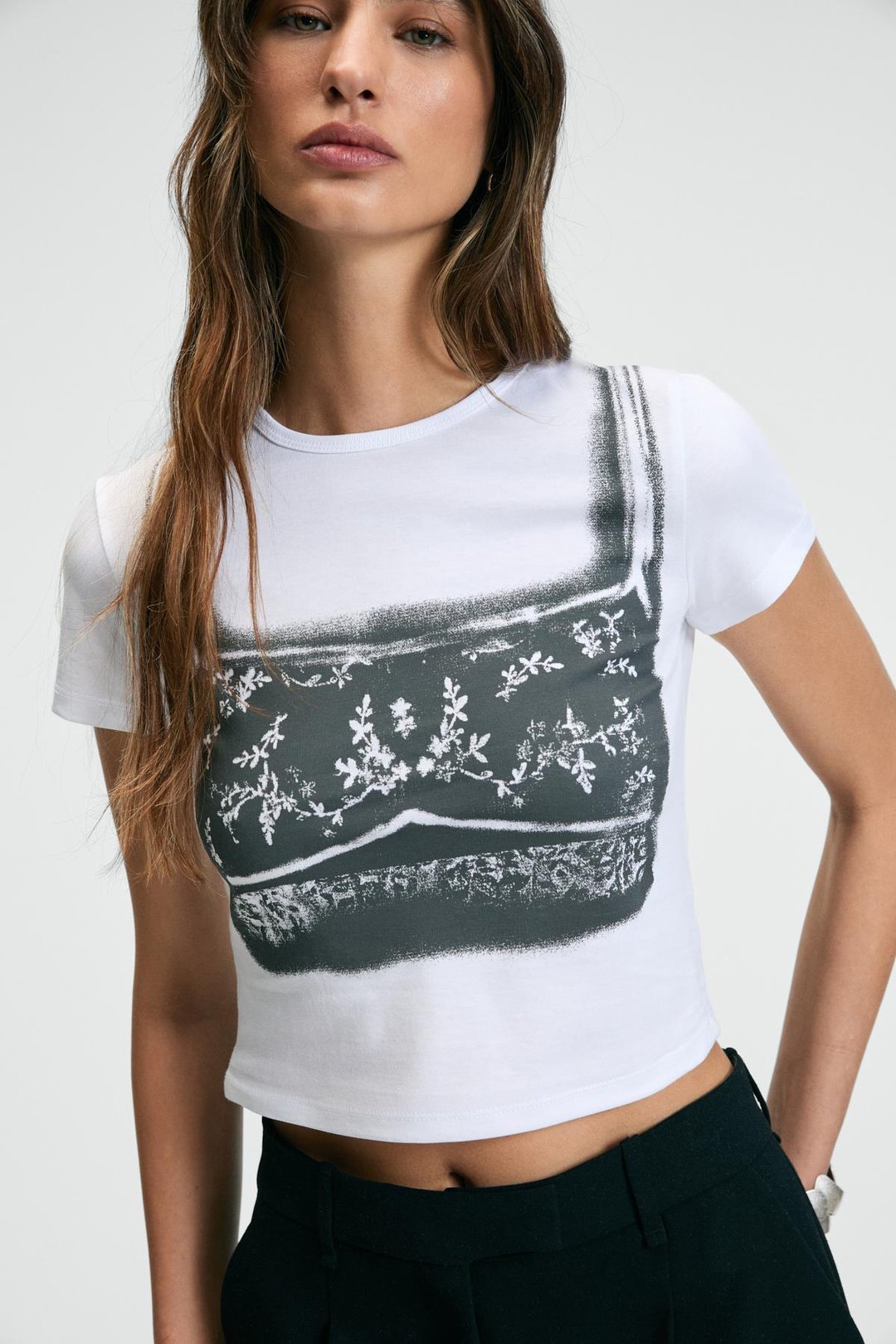 SERAYA Kadın Bisiklet Yaka Kısa Kollu Önü Baskılı Crop Beyaz T-Shirt