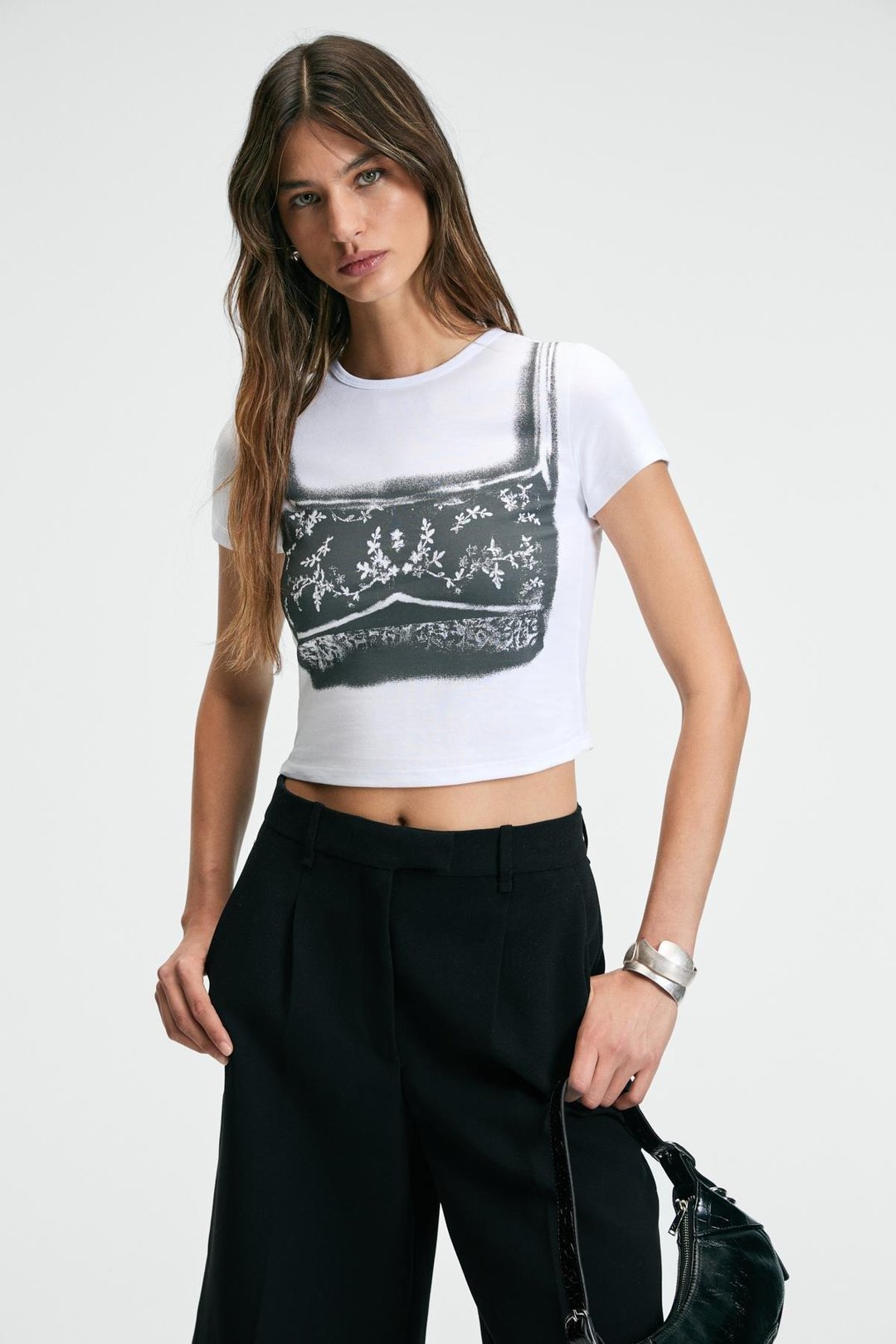 SERAYA Kadın Bisiklet Yaka Kısa Kollu Önü Baskılı Crop Beyaz T-Shirt