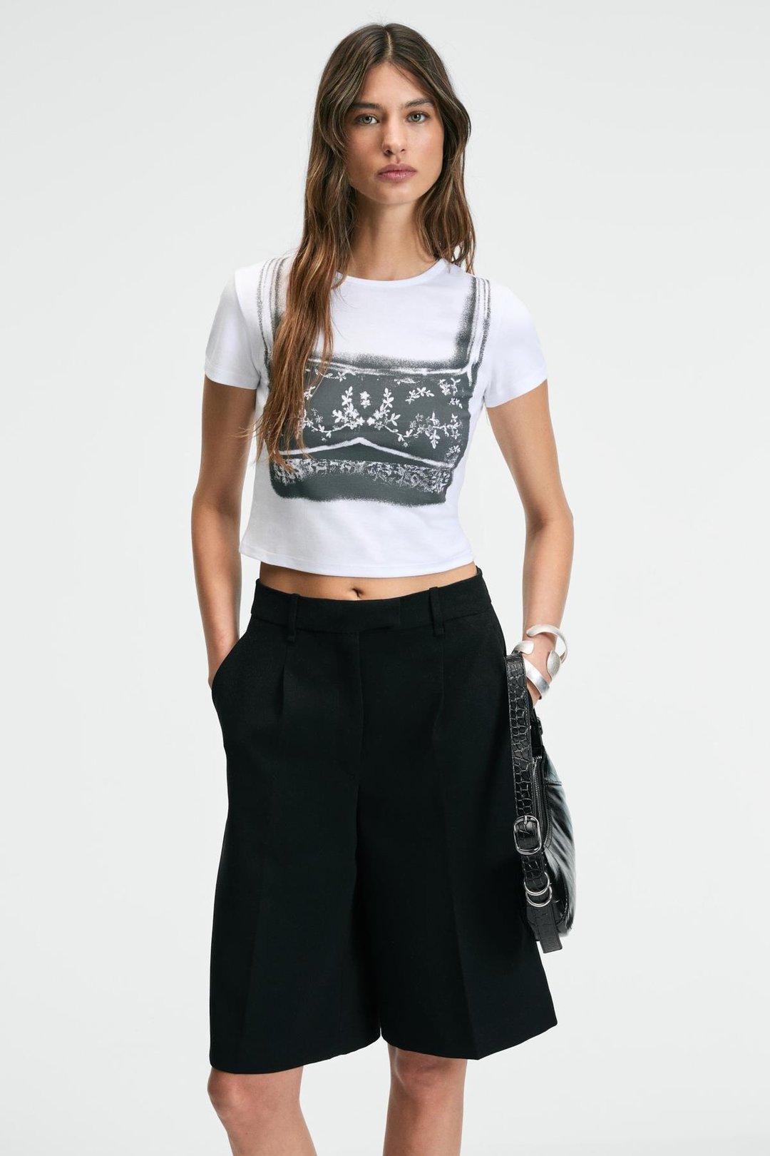 SERAYA Kadın Bisiklet Yaka Kısa Kollu Önü Baskılı Crop Beyaz T-Shirt