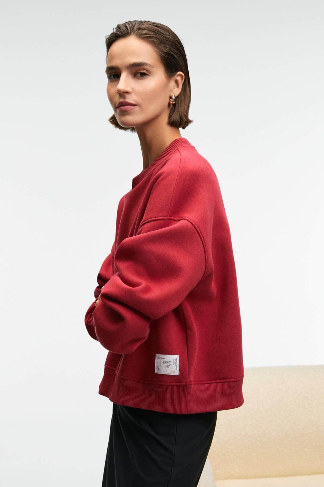 SERENYA Kadın Pamuklu Etiket Detaylı Bisiklet Yaka Kırmızı Sweatshirt