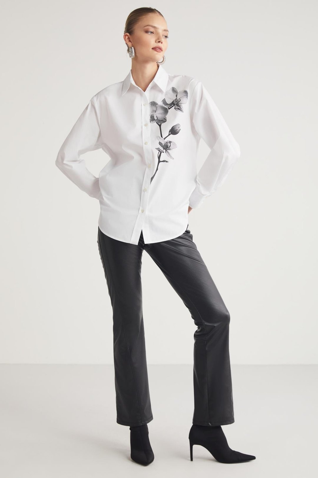 SHIBON  Relaxed Beyaz Tekli Gömlek