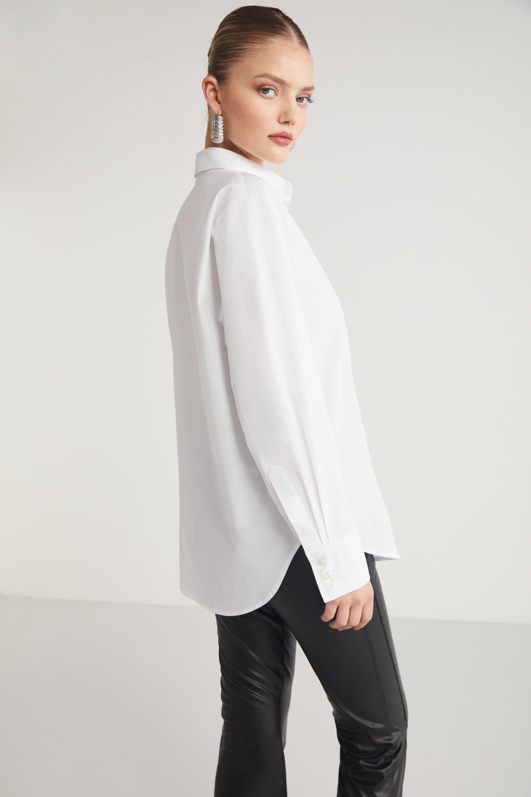 SHIBON  Relaxed Beyaz Tekli Gömlek