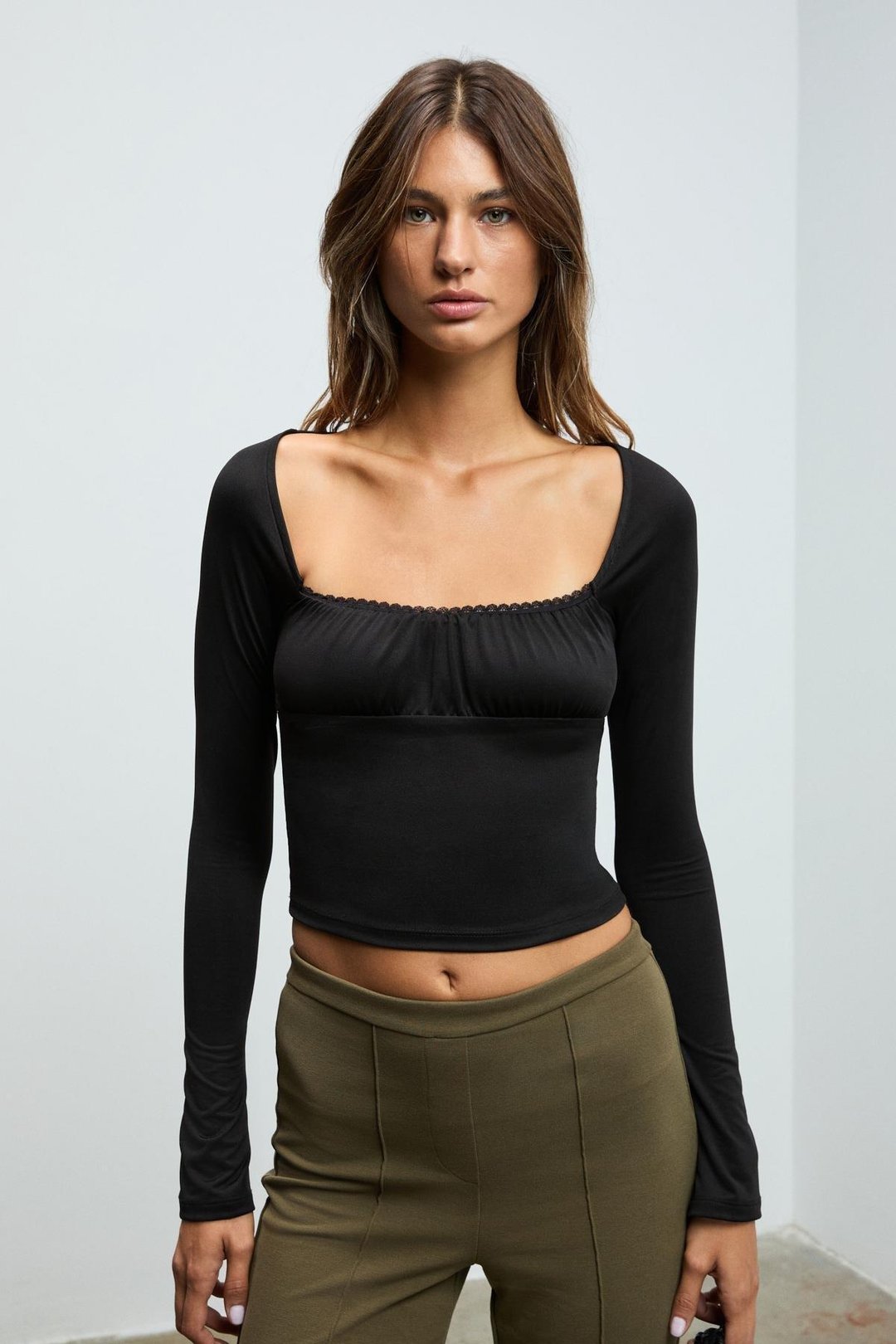 SILIVRA Kadın Havuz Yakalı Esnek Kumaşlı Slim Fit Siyah Bluz
