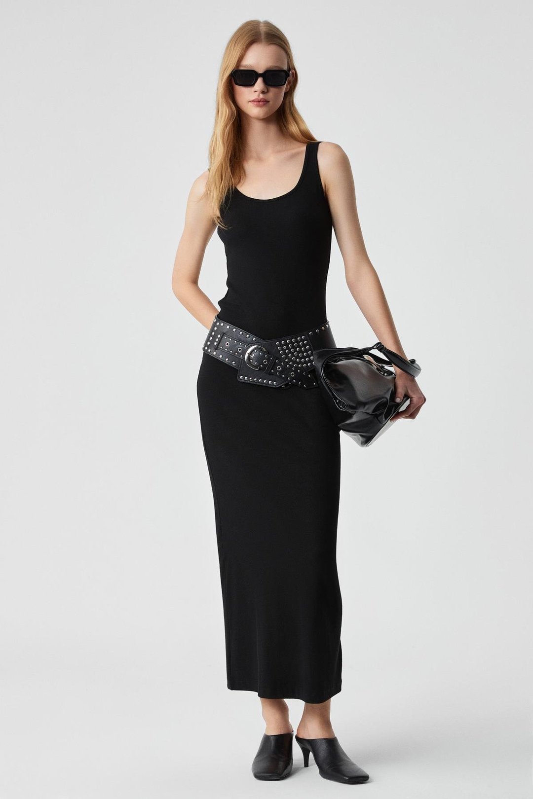 SOFUTEY Kadın Slim Kolsuz Oyuk Yaka Düz Paça Siyah Elbise