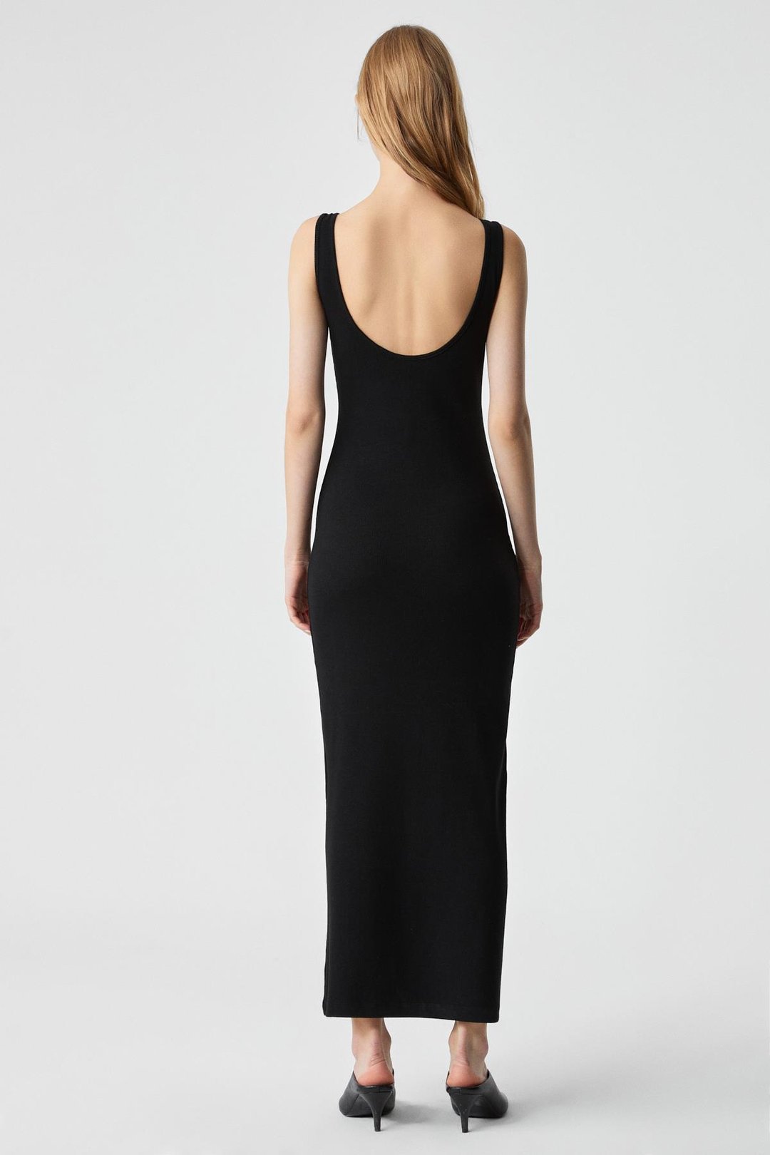 SOFUTEY Kadın Slim Kolsuz Oyuk Yaka Düz Paça Siyah Elbise