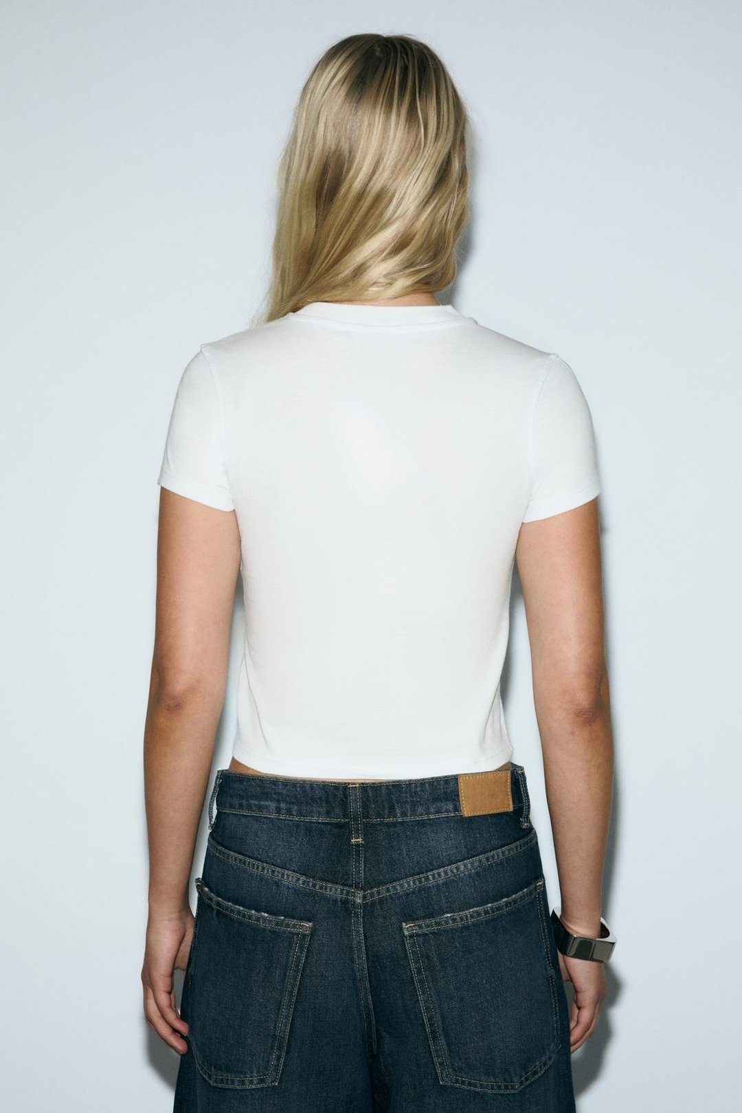 SOLASINE Kadın Yumuşak Ve Esnek Kumaşlı Bisiklet Yaka Taş Detaylı Beyaz T-Shirt