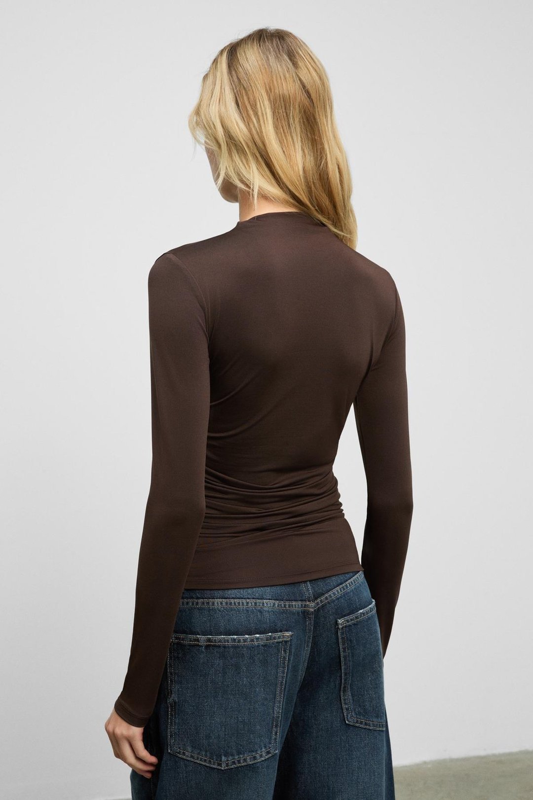 SOLEMA Kadın Bisiklet Yakalı Büzgü Detaylı Slim Koyu Kahverengi Bluz