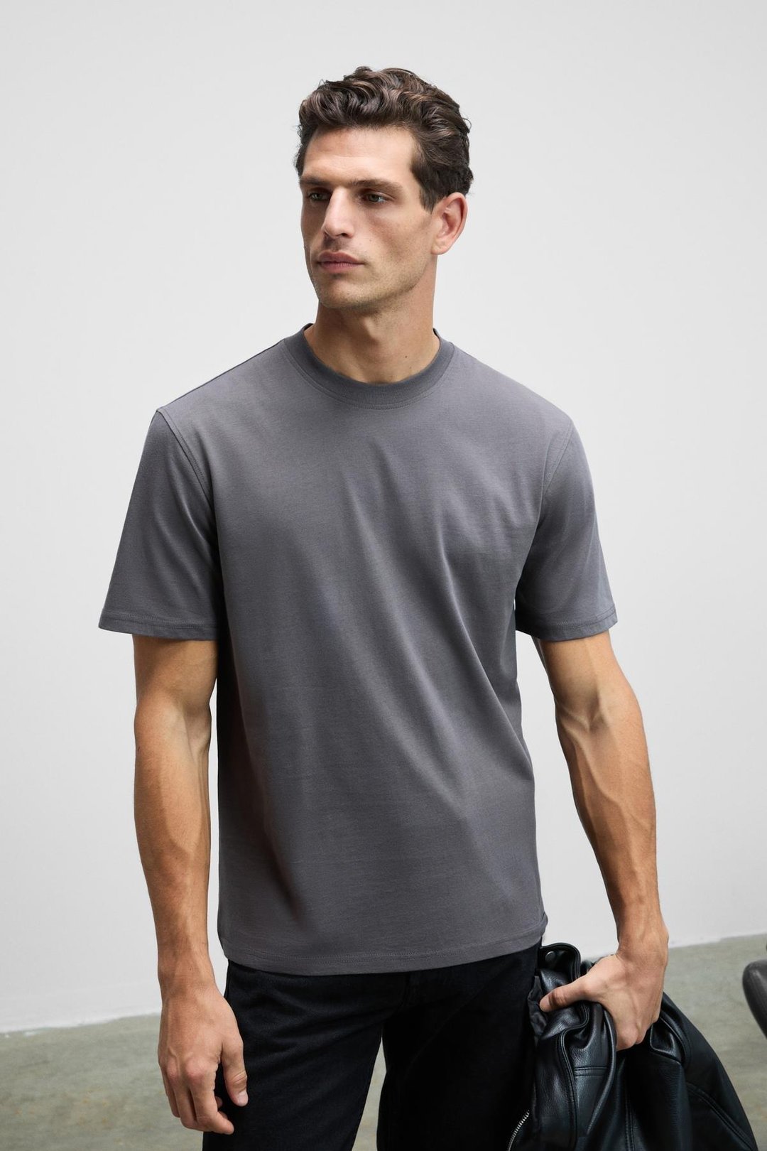 Solo Erkek %100 Organik Pamuklu Kalın Dokulu Comfort Fit Bisiklet Yakalı Antrasit T-Shirt