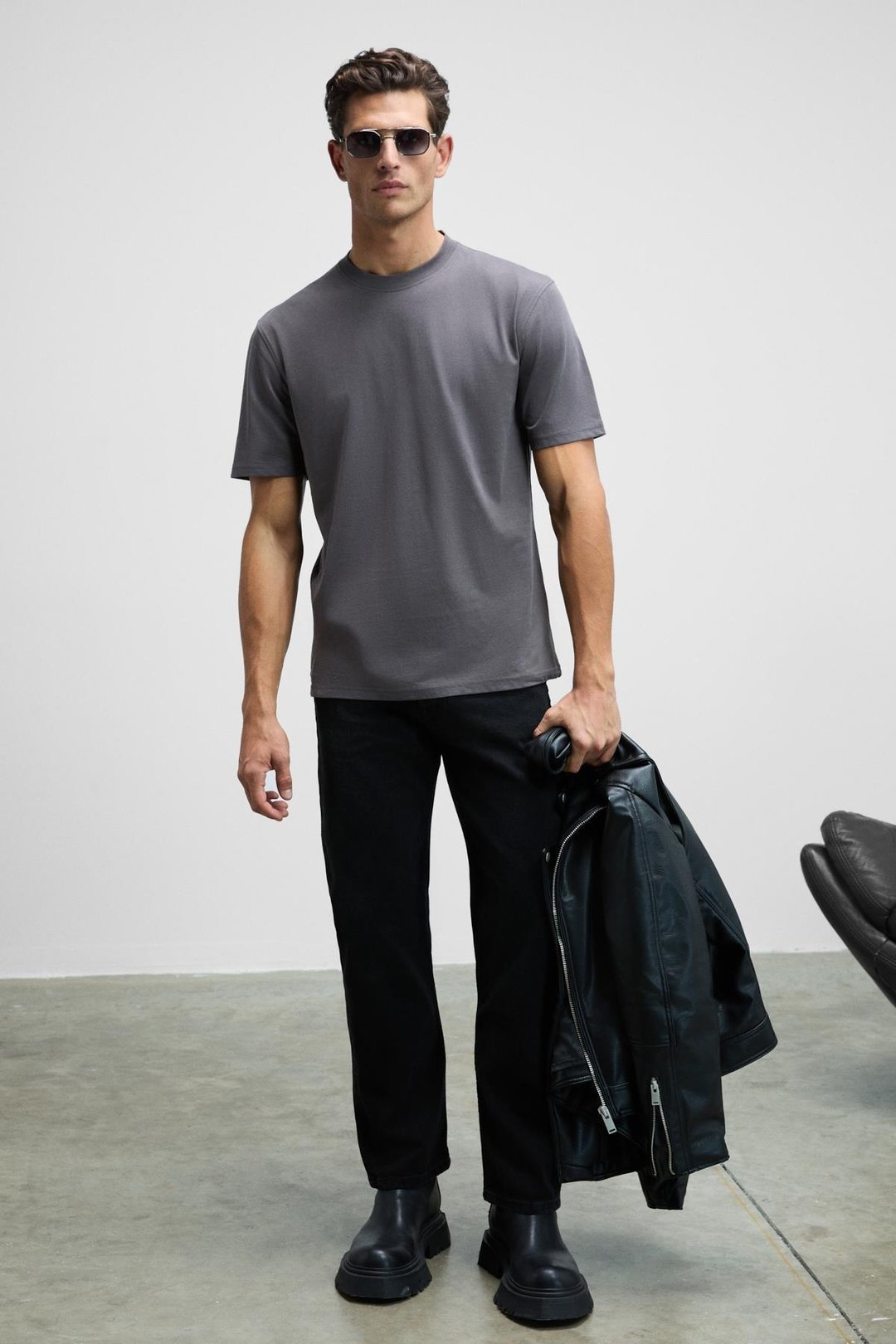 Solo Erkek %100 Organik Pamuklu Kalın Dokulu Comfort Fit Bisiklet Yakalı Antrasit T-Shirt