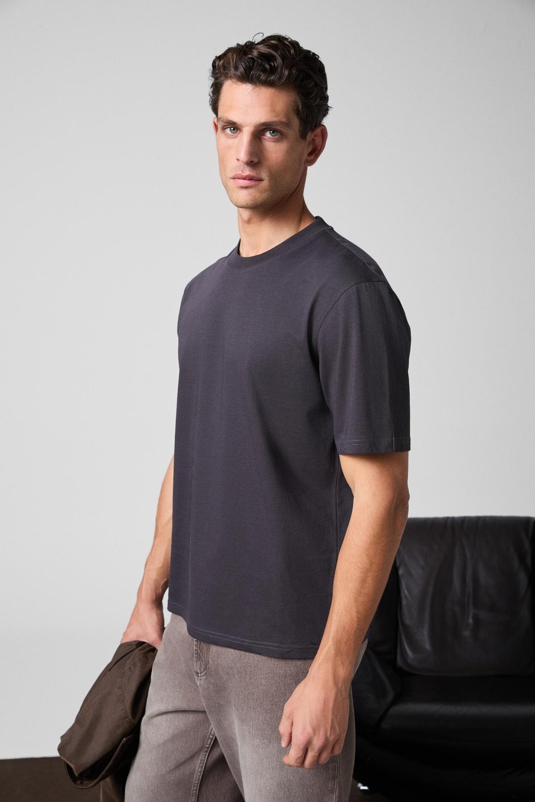 Solo Erkek %100 Organik Pamuklu Kalın Dokulu Comfort Fit Bisiklet Yakalı Füme T-Shirt