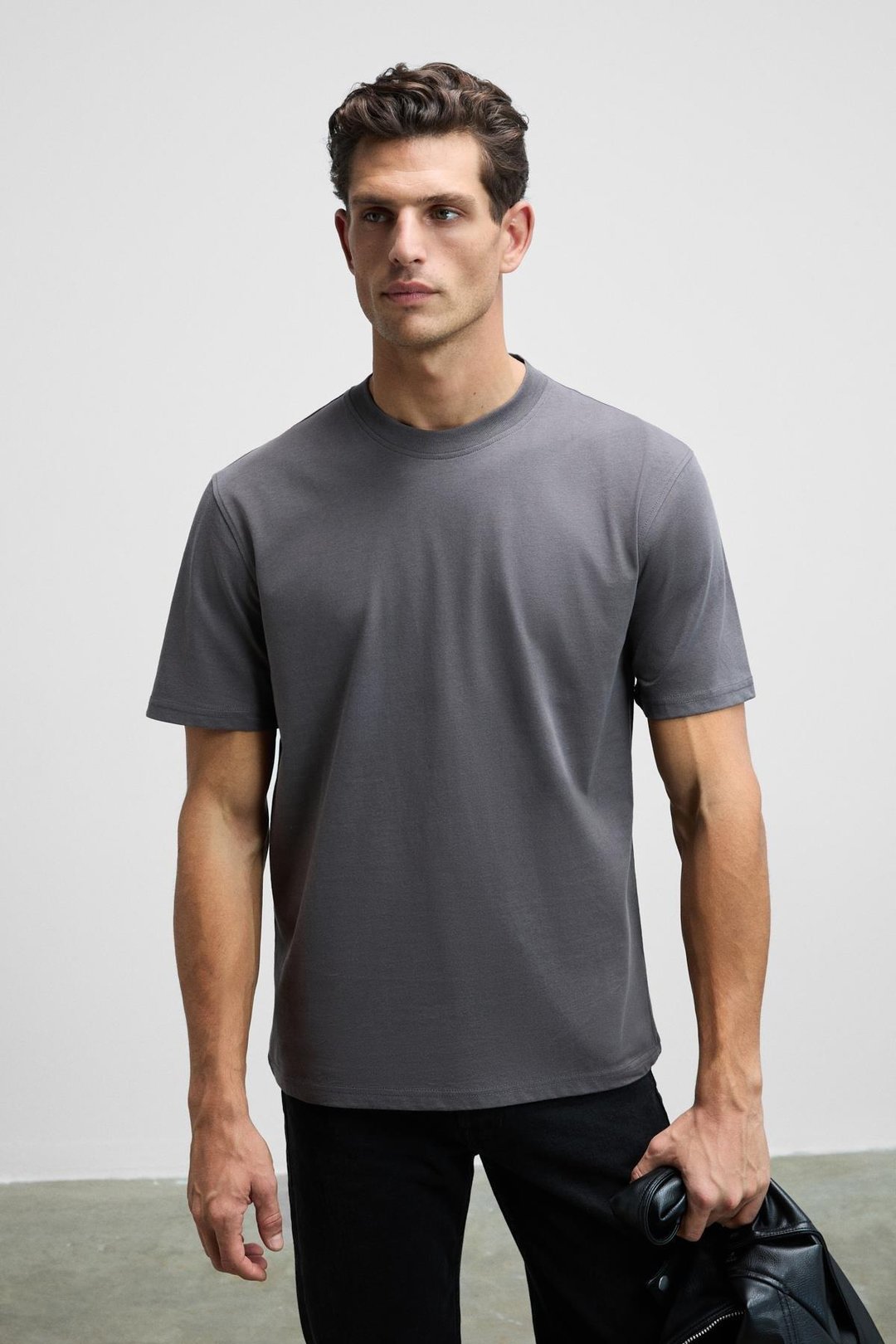 Solo Erkek %100 Organik Pamuklu Kalın Dokulu Comfort Fit Bisiklet Yakalı Antrasit T-Shirt