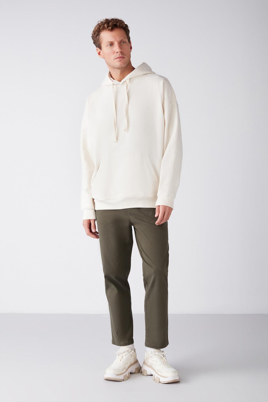 STEVE Erkek Yumusaçık Kumaşlı Kordonlu Oversize Kapüşonlu Kanguru Cepli Ekru Sweatshirt